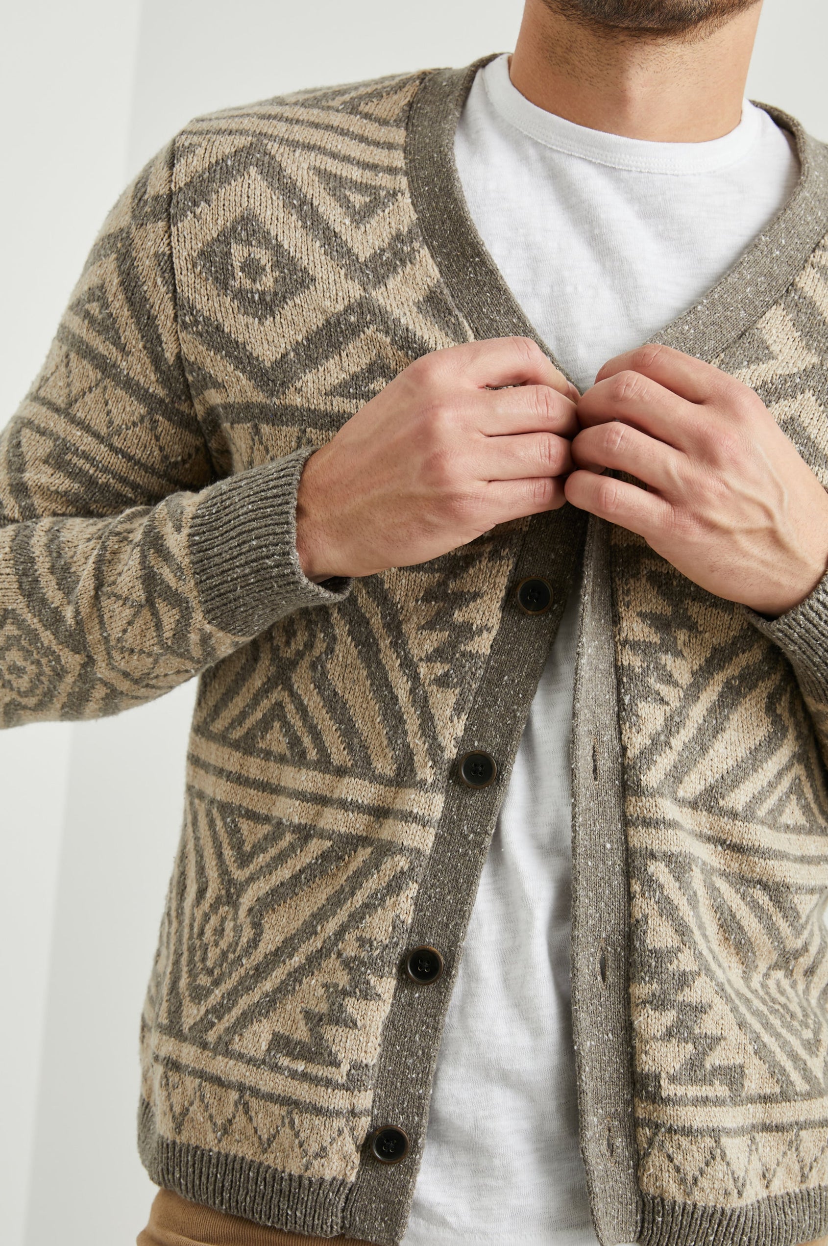 DURAN CARDIGAN KHAKI FOLIAGE NEP - FRONT DETAILS