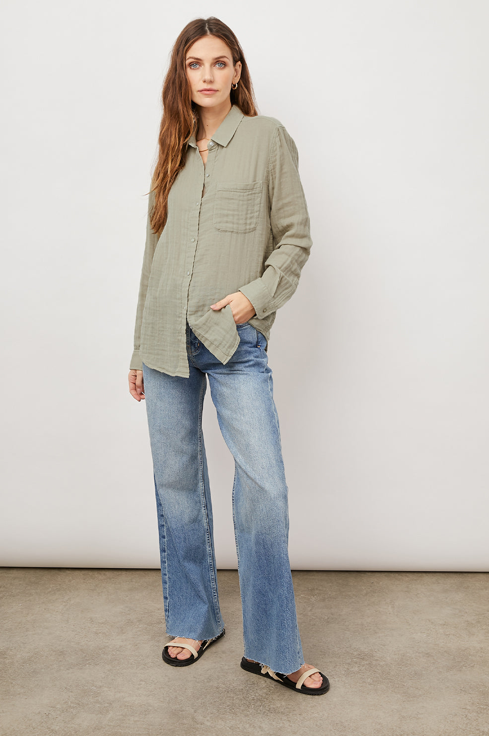 ELLIS SAGE LONG SLEEVE BUTTON DOWN -FULL FRONT BODY UNTUCKED