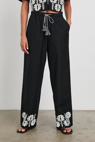 EMMIE-BLACK-IVORY-PALM-TREES-FRONT