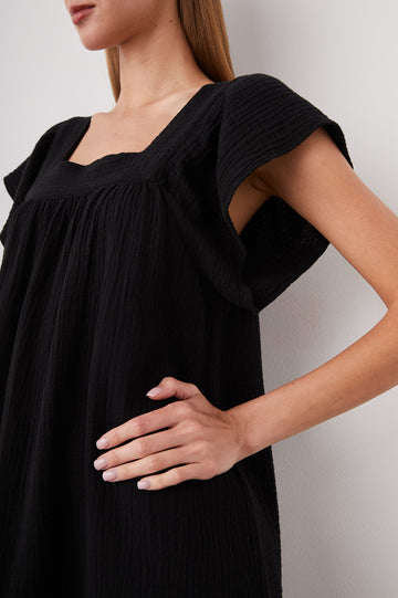 EVERDEEN-BLACK-DETAIL