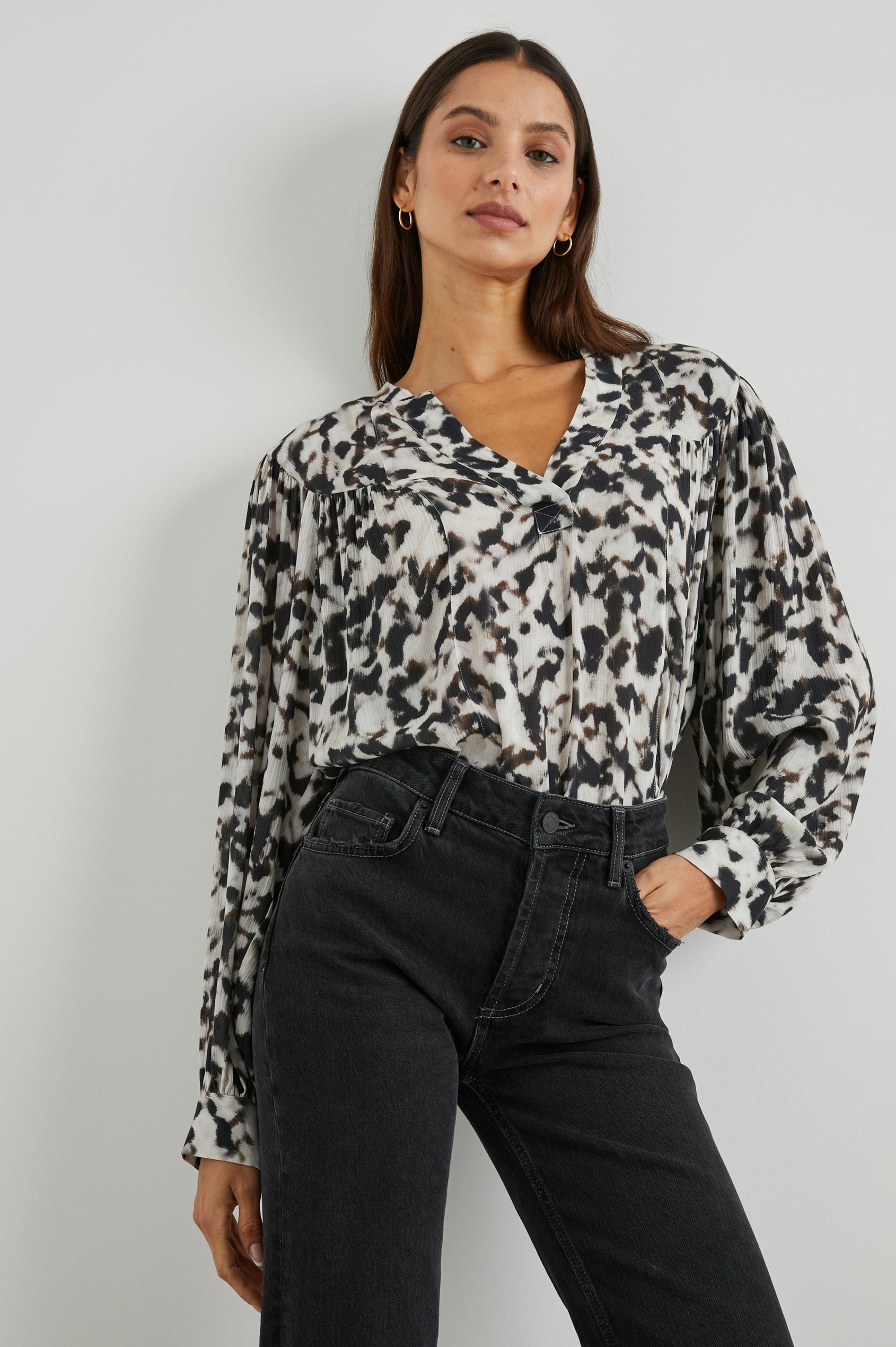FABLE TOP BLURRED CHEETAH - FRONT TUCKED IN