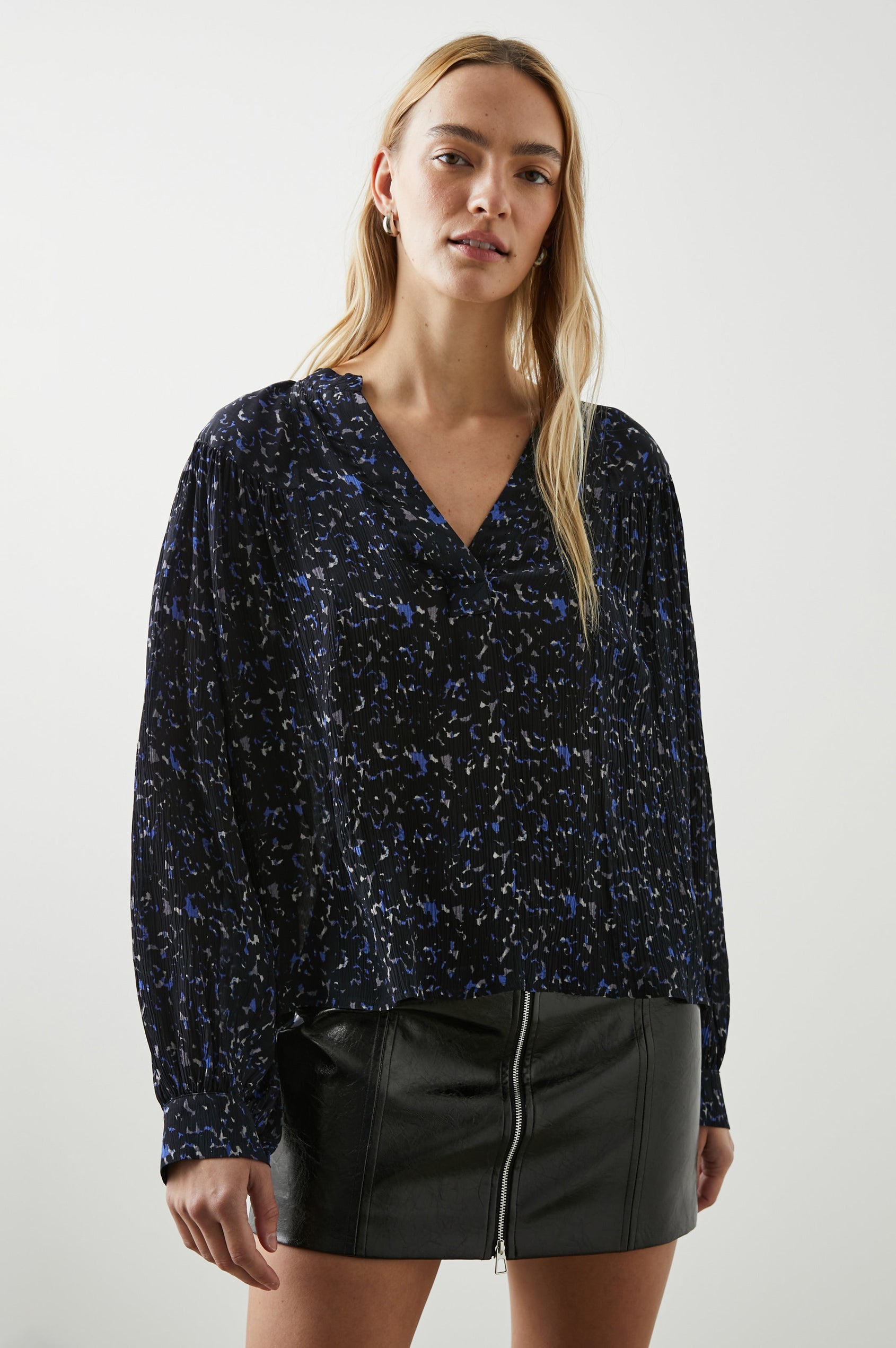 FABLE-COBALT-STATIC-FRONT UNTUCKED