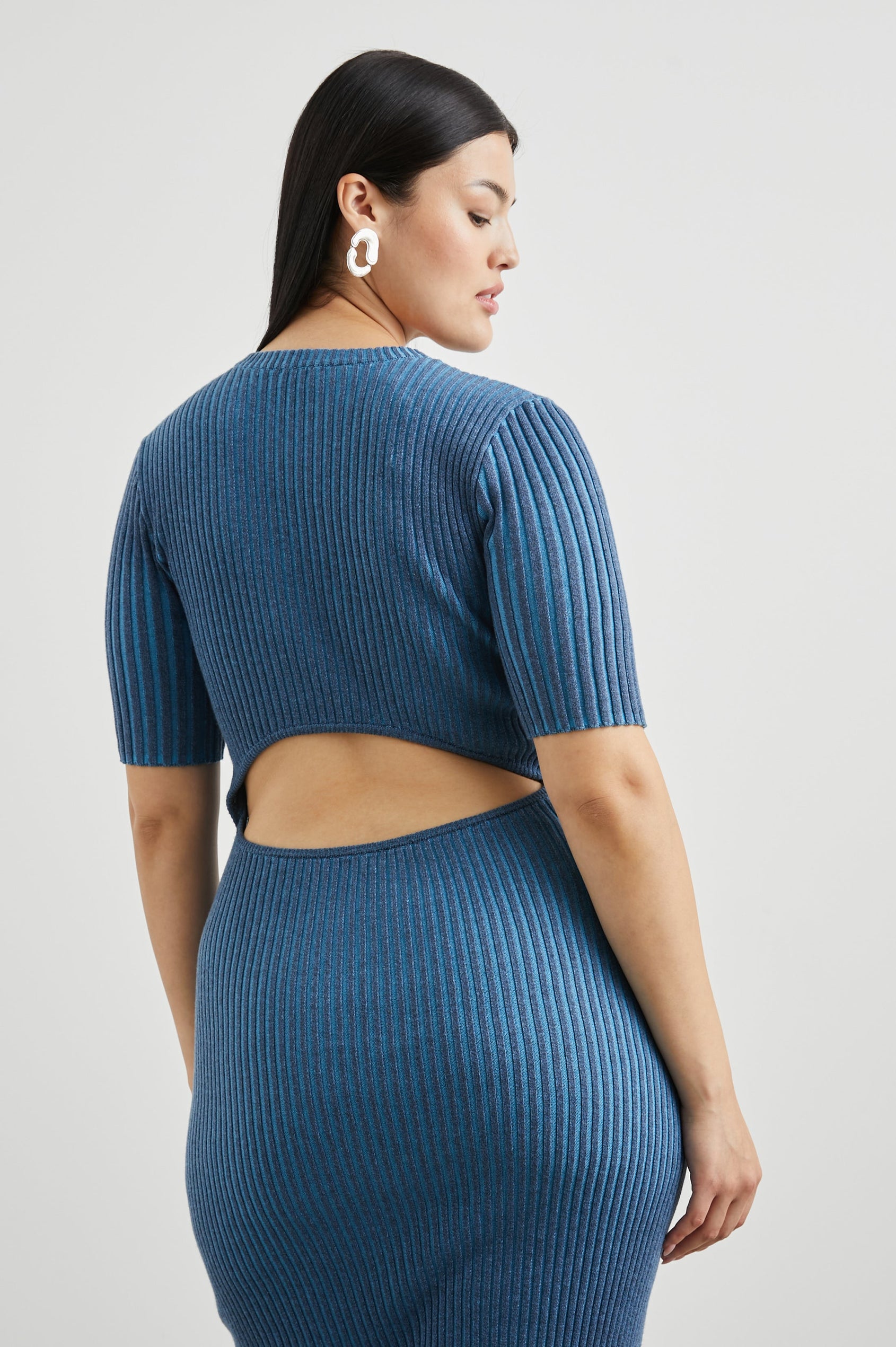 GENESIS-LAKE-MELANGE-BACK MODEL 2