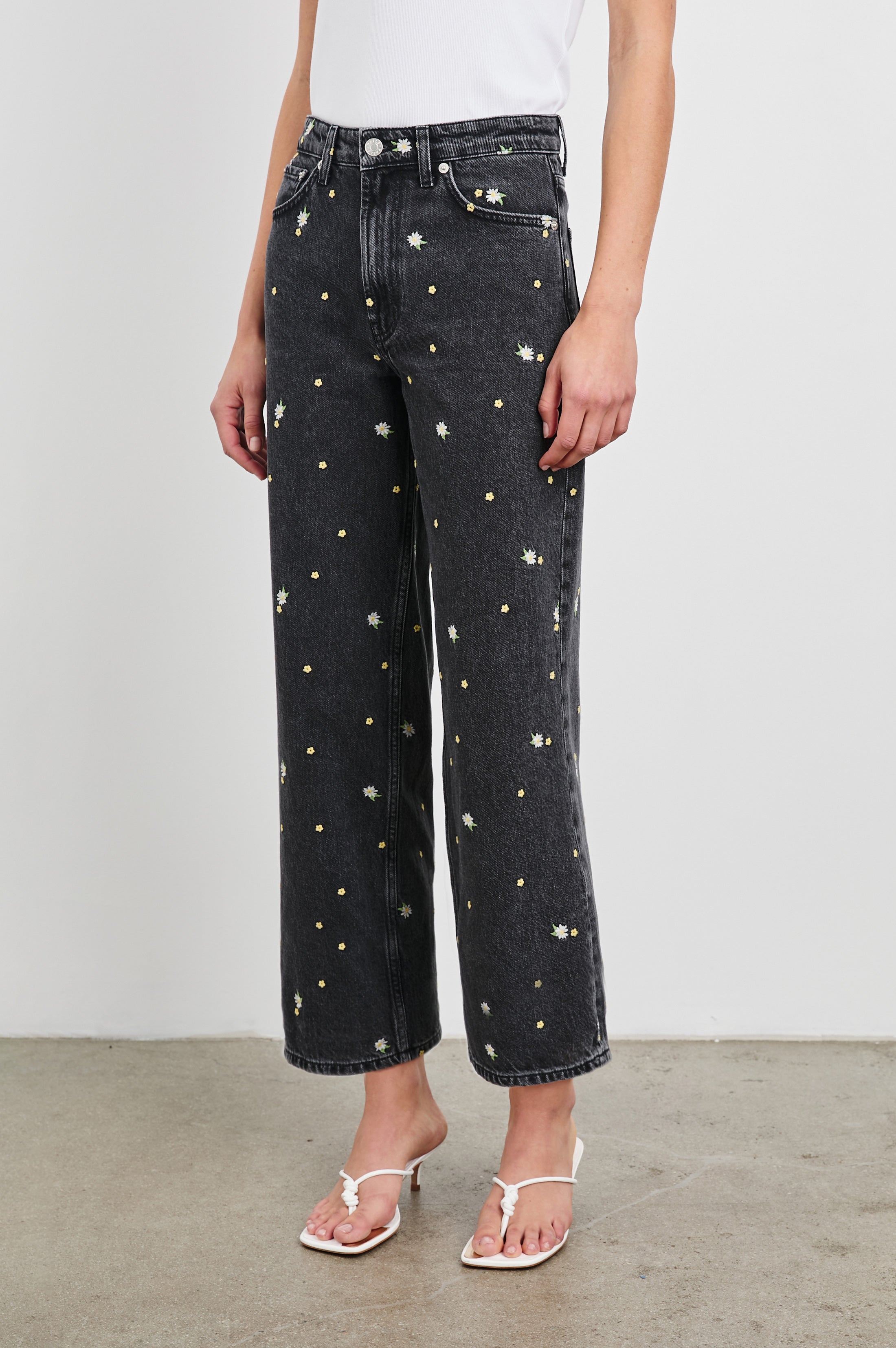 GETTY-CROP-ASH-BLACK-FLORAL-