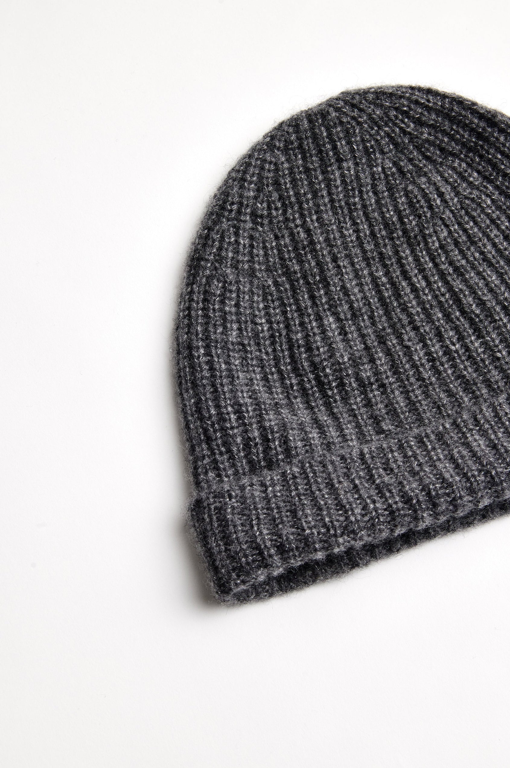 Autumn Cashmere Silk Cuffed Beanie in Thunder Colorway