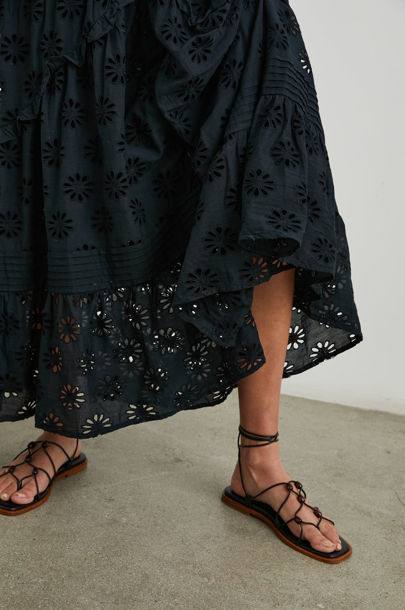 HENRIETTA-BLACK-DETAIL