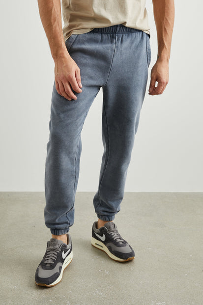 HENRY SWEATPANT SUNBLEACHED NAVY - FRONT BODY