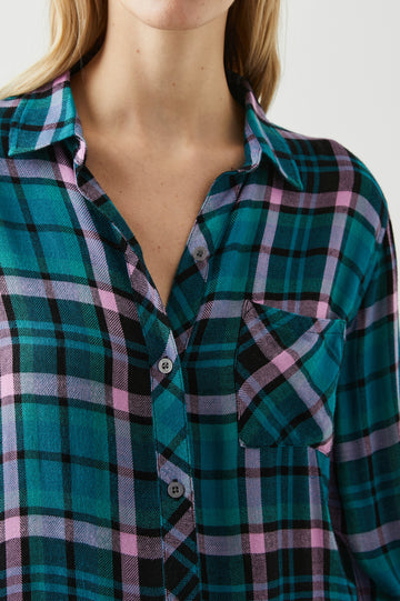 HUNTER-AQUA-LILAC-DETAIL