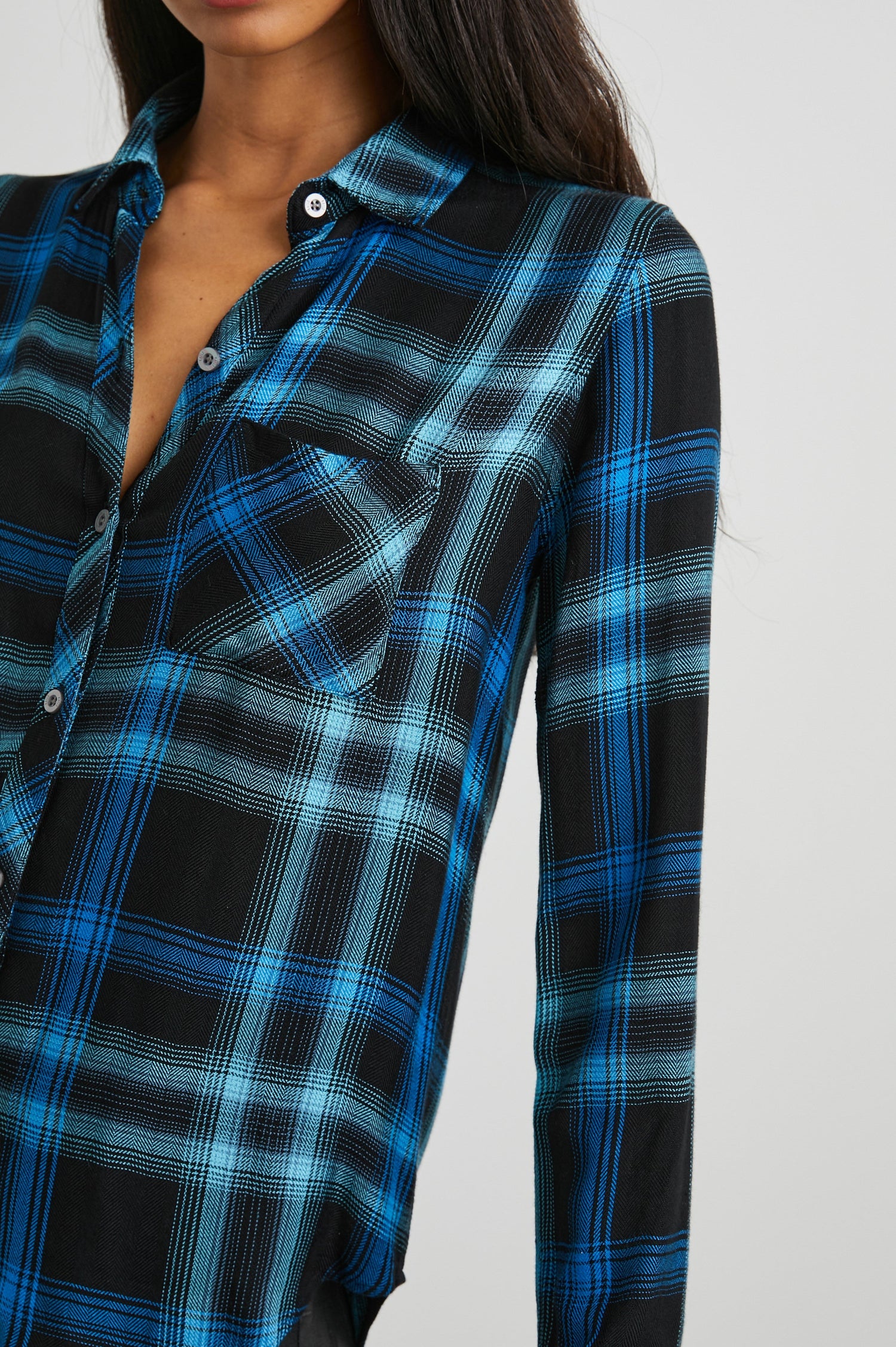 HUNTER-BLACK-AQUA-BLUE-DETAIL