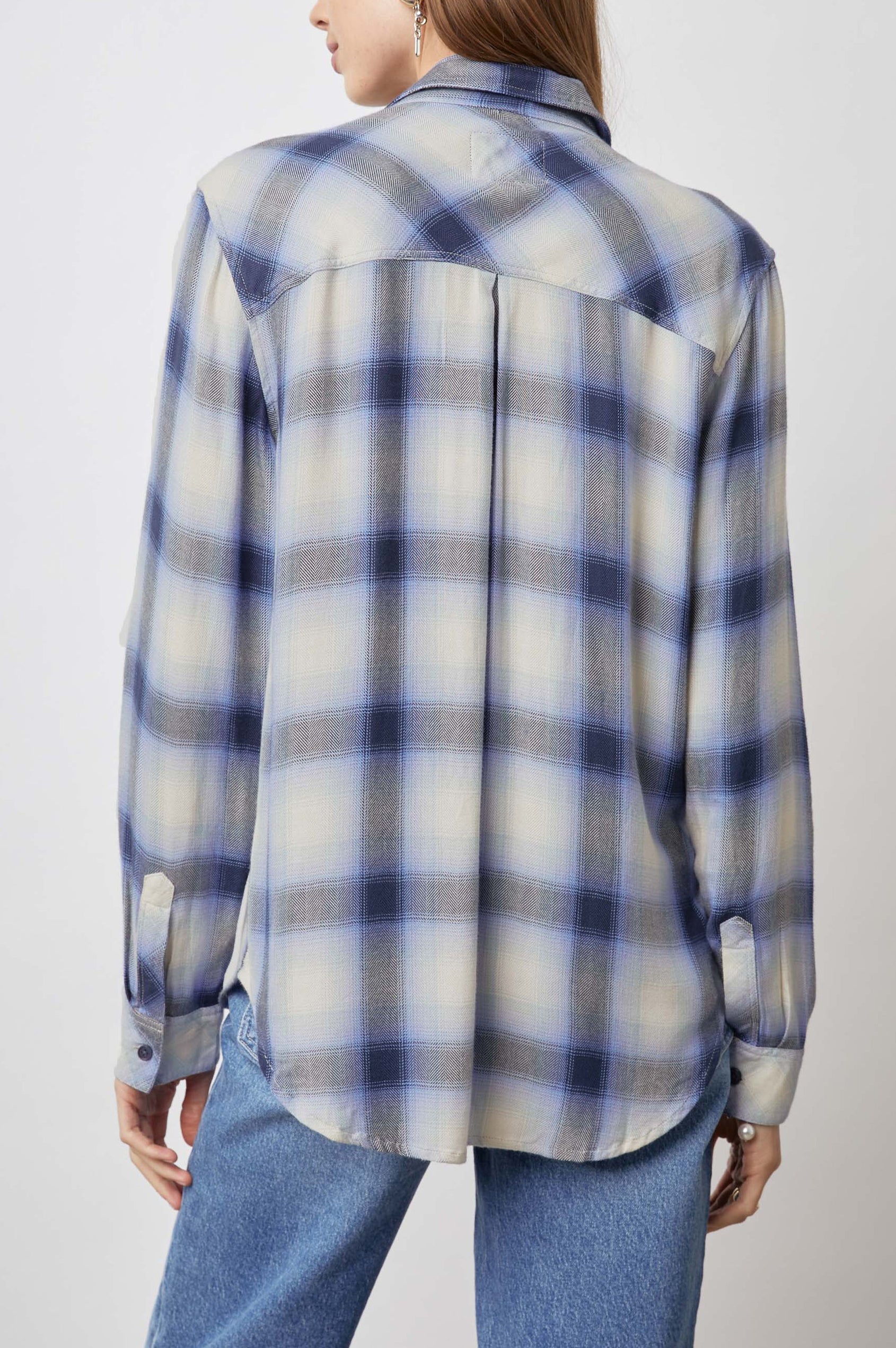 HUNTER-NAVY-IVORY-ICE-BACK