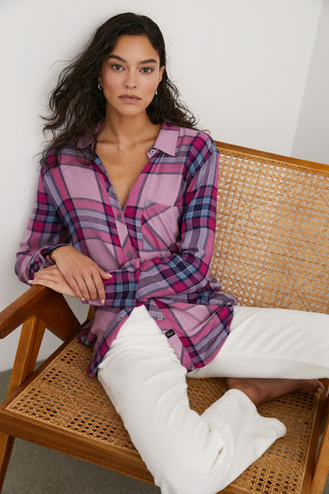 HUNTER-NAVY-SEA-MAGENTA-EDITORIAL