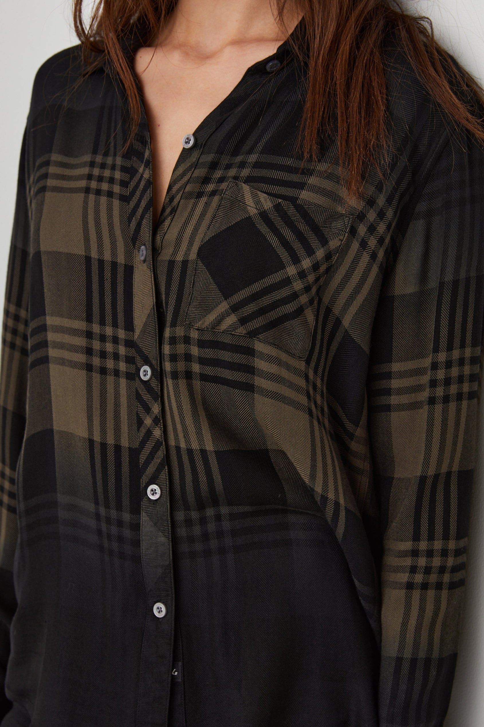 HUNTER SHIRT OLIVE BLACK DIP DYE - DETAIL