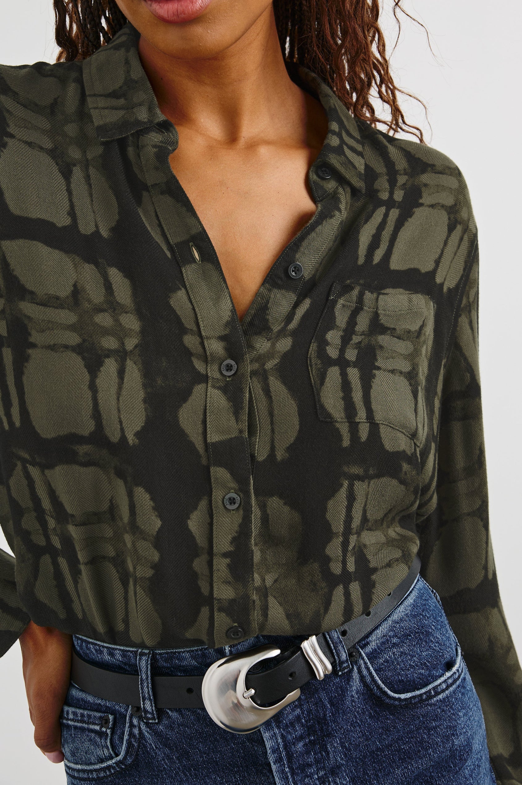 HUNTER-OLIVE-WATERCOLOR-PLAID-DETAIL