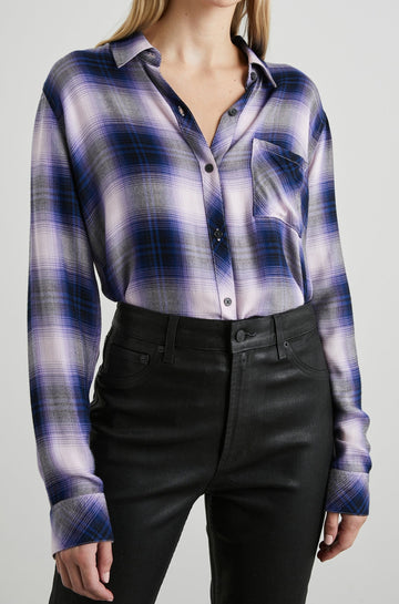 HUNTER SHIRT ORCHID NAVY - FRONT TUCKED IN