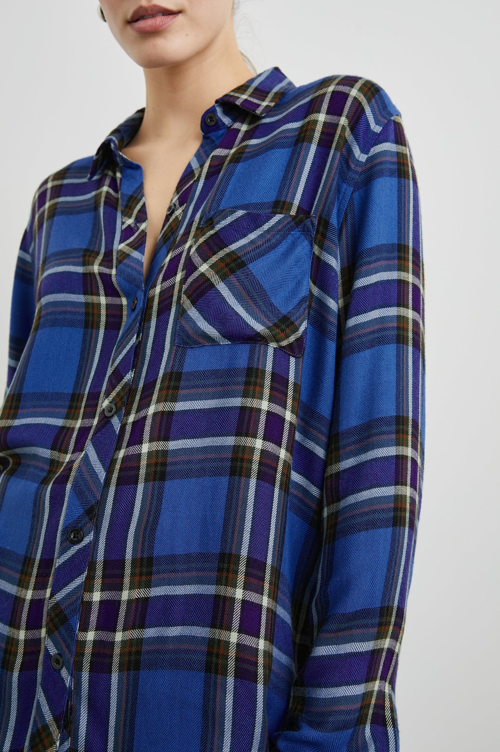 HUNTER-SAPPHIRE-INDIGO-DETAIL