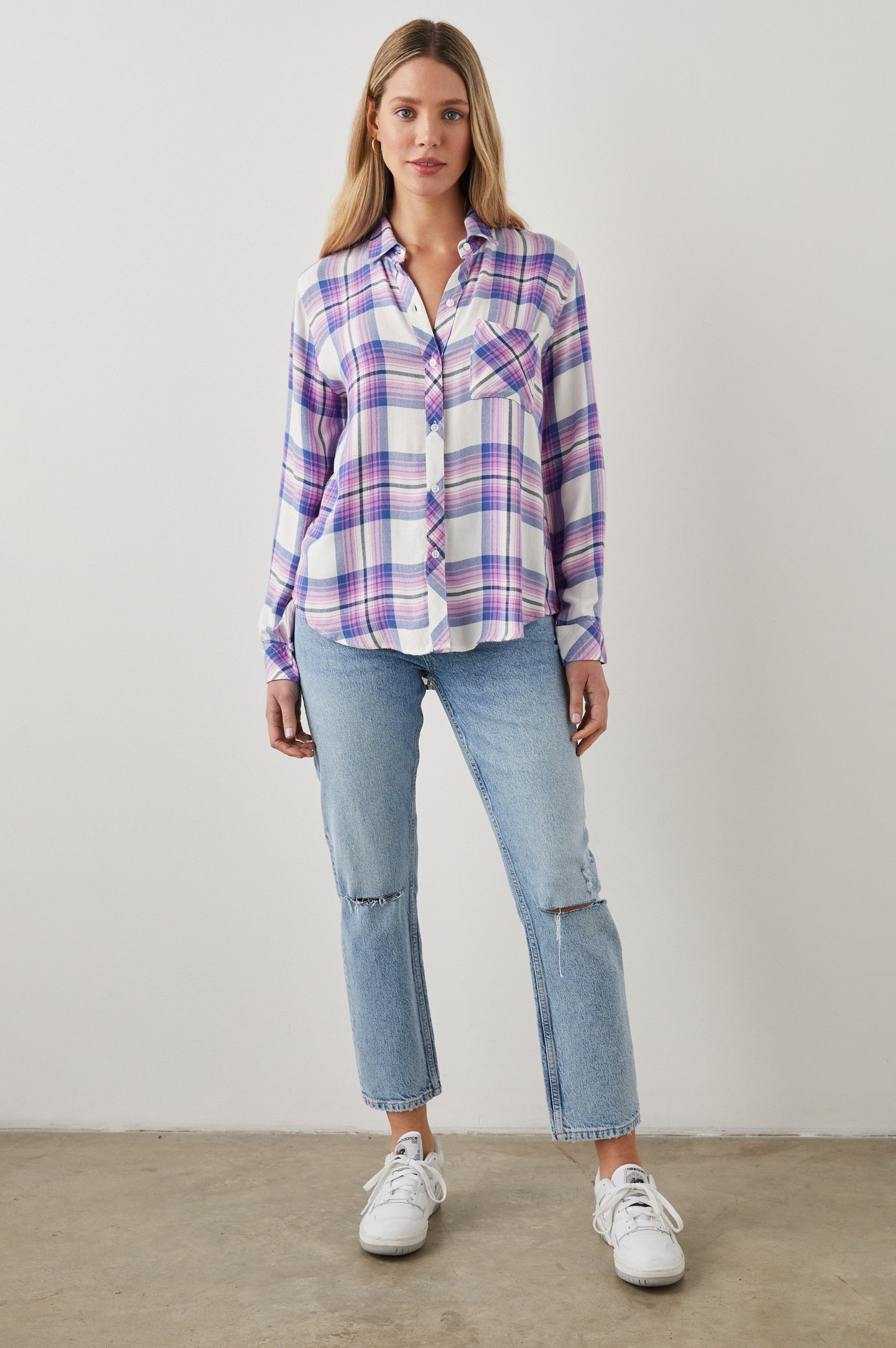 HUNTER SHIRT WHITE DENIM BERRY - FRONT FULL BODY