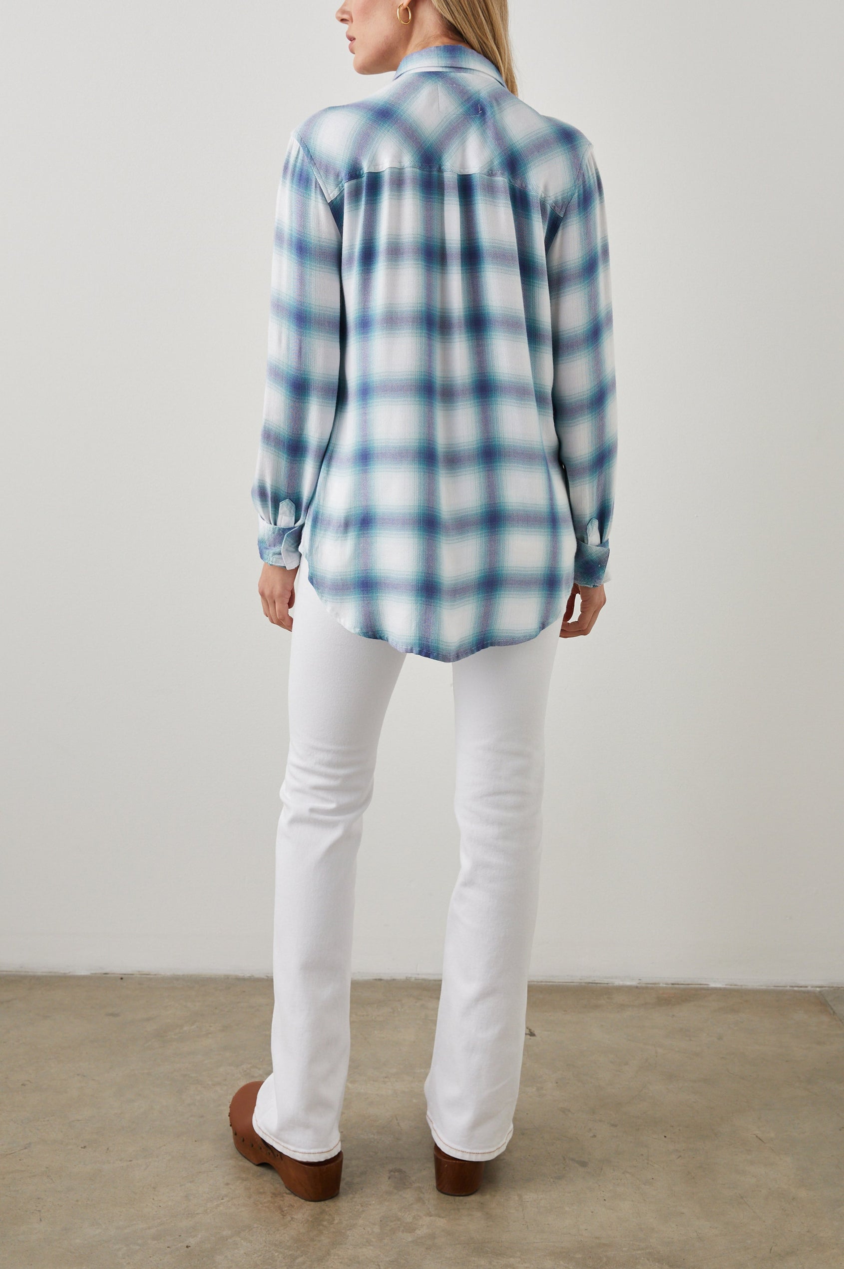 HUNTER-WHITE-INDIGO-MIST-BACK