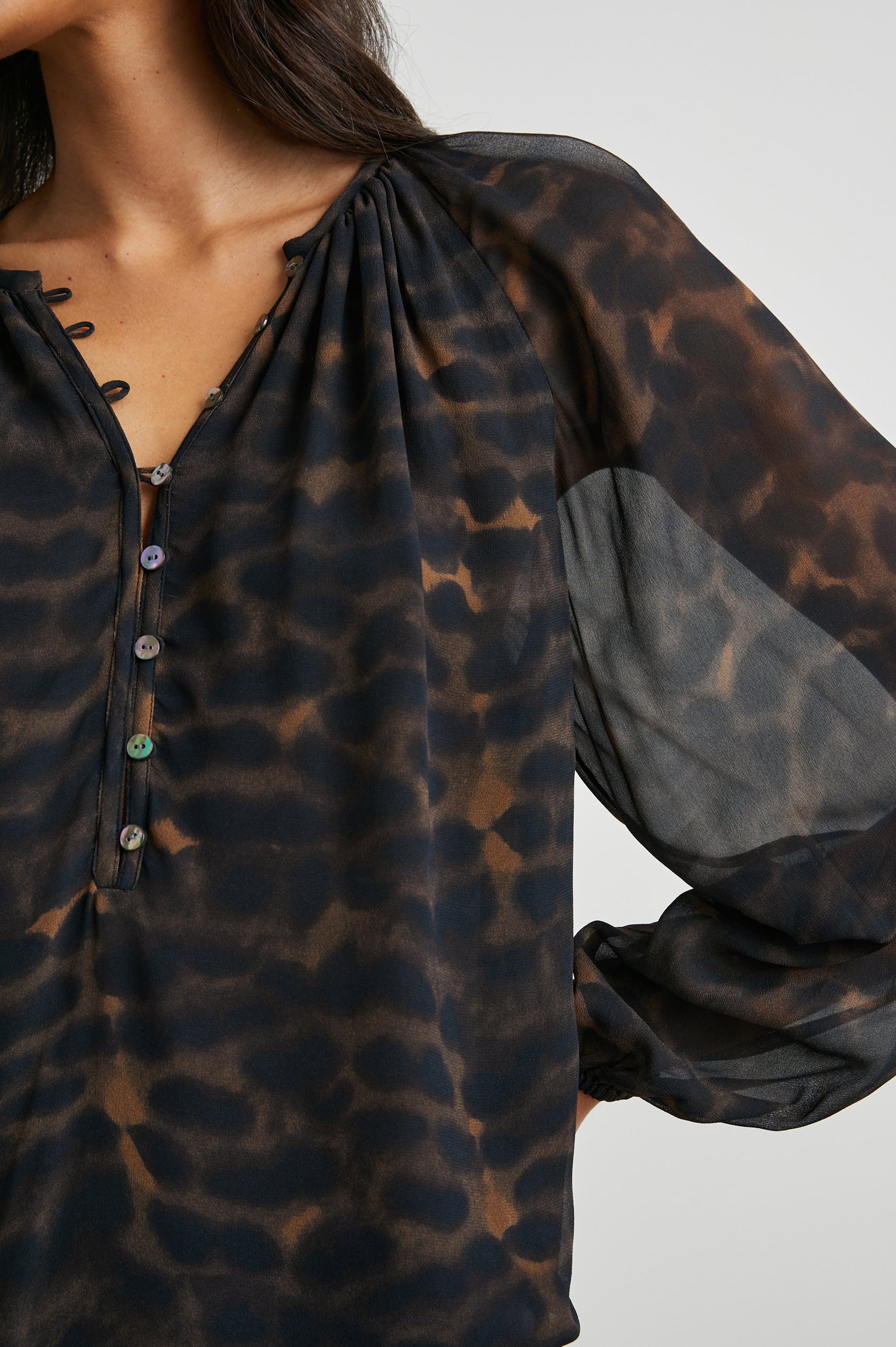 INDI-UMBER-LEOPARD-DETAIL
