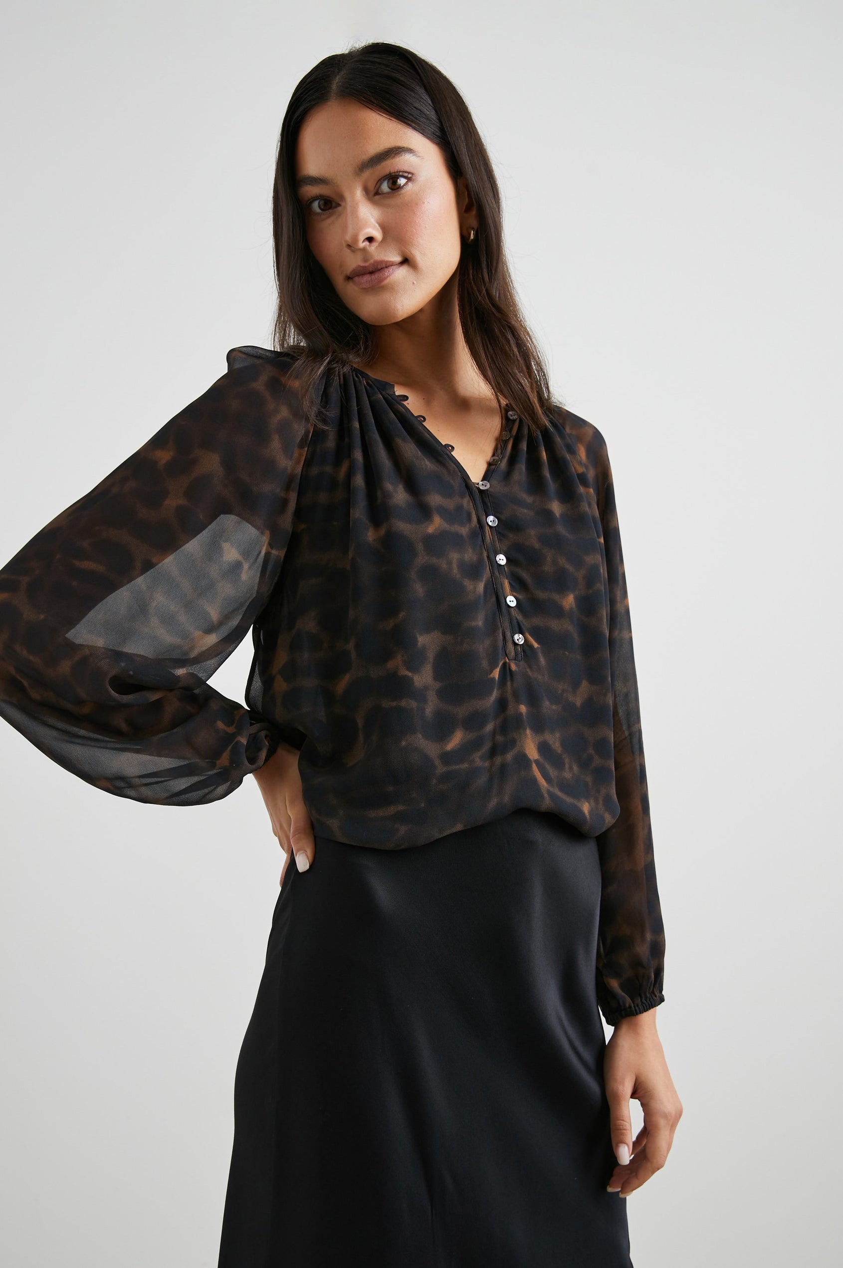 INDI-UMBER-LEOPARD-SIDE ANGLE