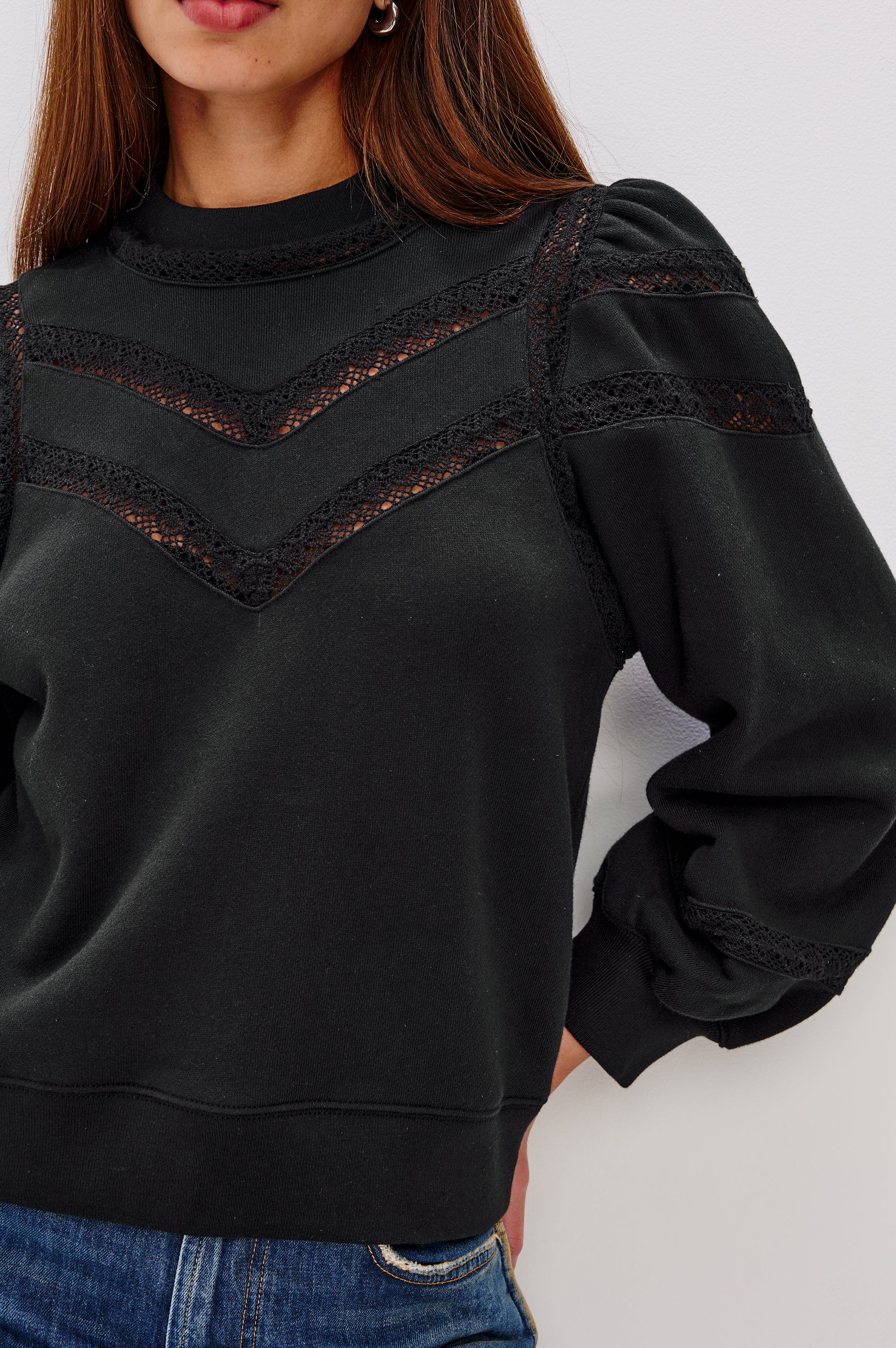 ISLES SWEATSHIRT - BLACK