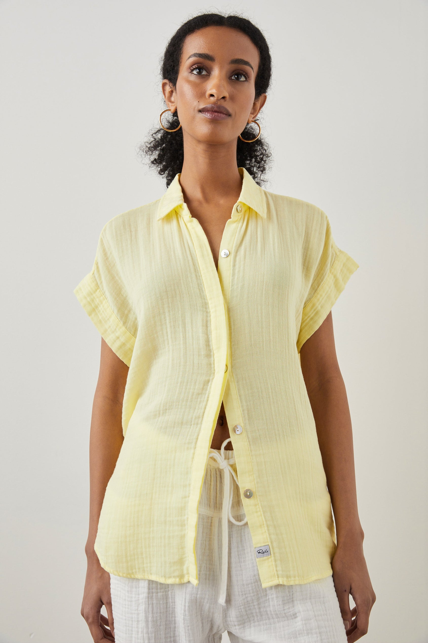 JAMIE SHIRT CITRON - FRONT UNTUCKED