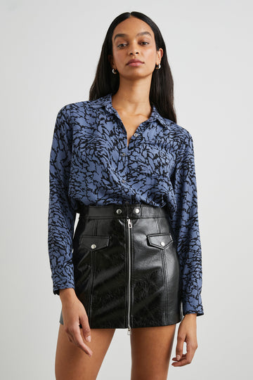 JOSEPHINE-JAGGED-MARBLE-FRONT TUCKED IN