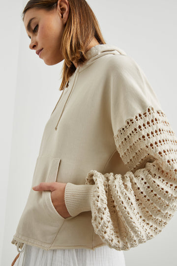 JOYCE-FLAX-SIDE DETAIL