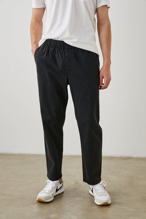 JULIAN WASHED BLACK PANT - FRONT