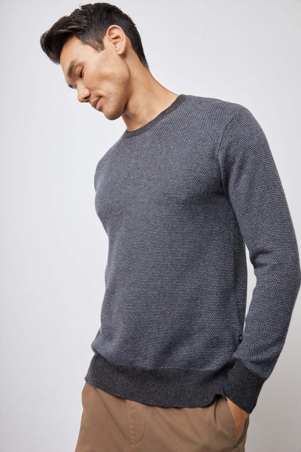 RUNE SWEATER NAVY BLUE - FRONT SIDE BODY