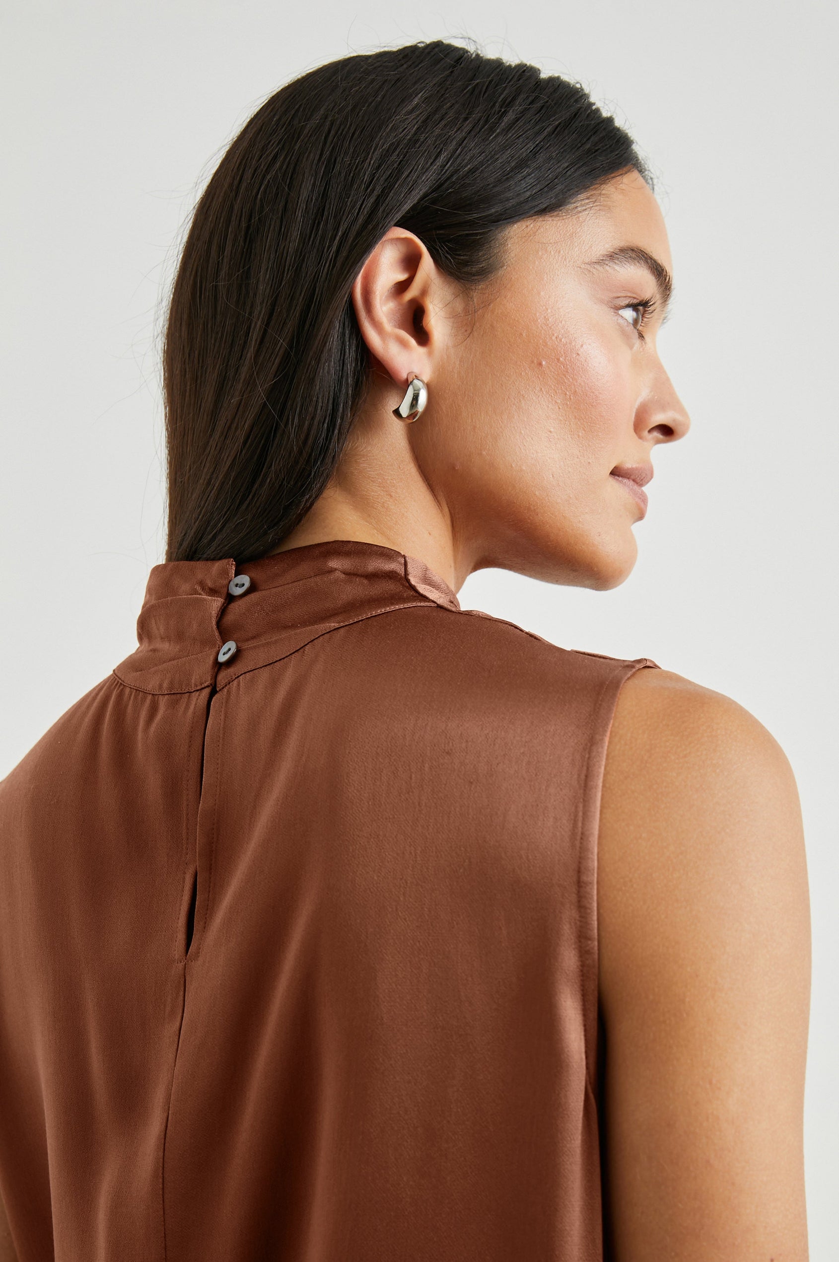 KALEEN-CEDAR-BACK DETAIL