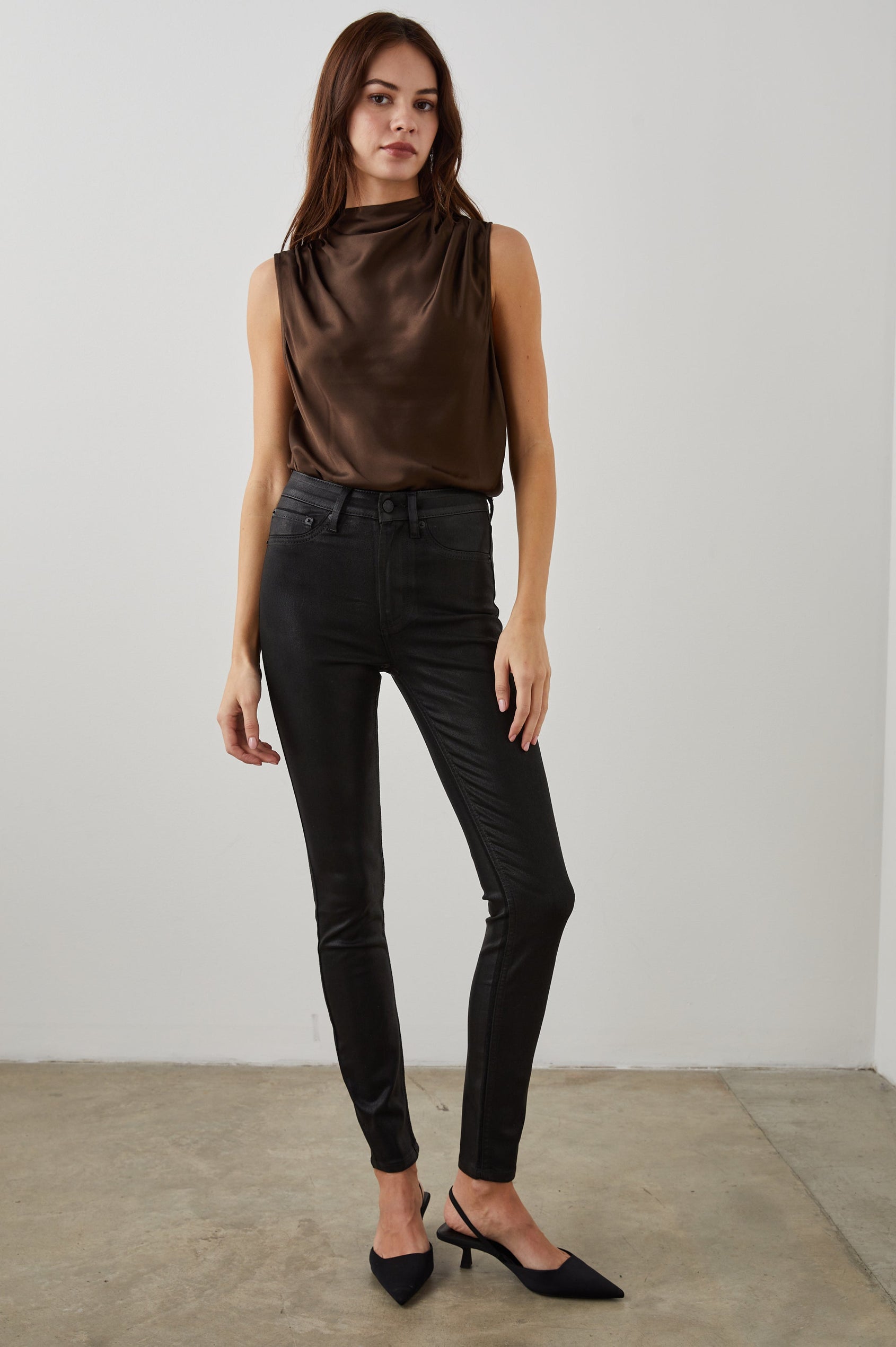LARCHMONT SKINNY COATED NOIR - FULL FRONT BODY