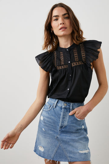 LOUELLA TOP TRUE BLACK - FRONT IN MOTION