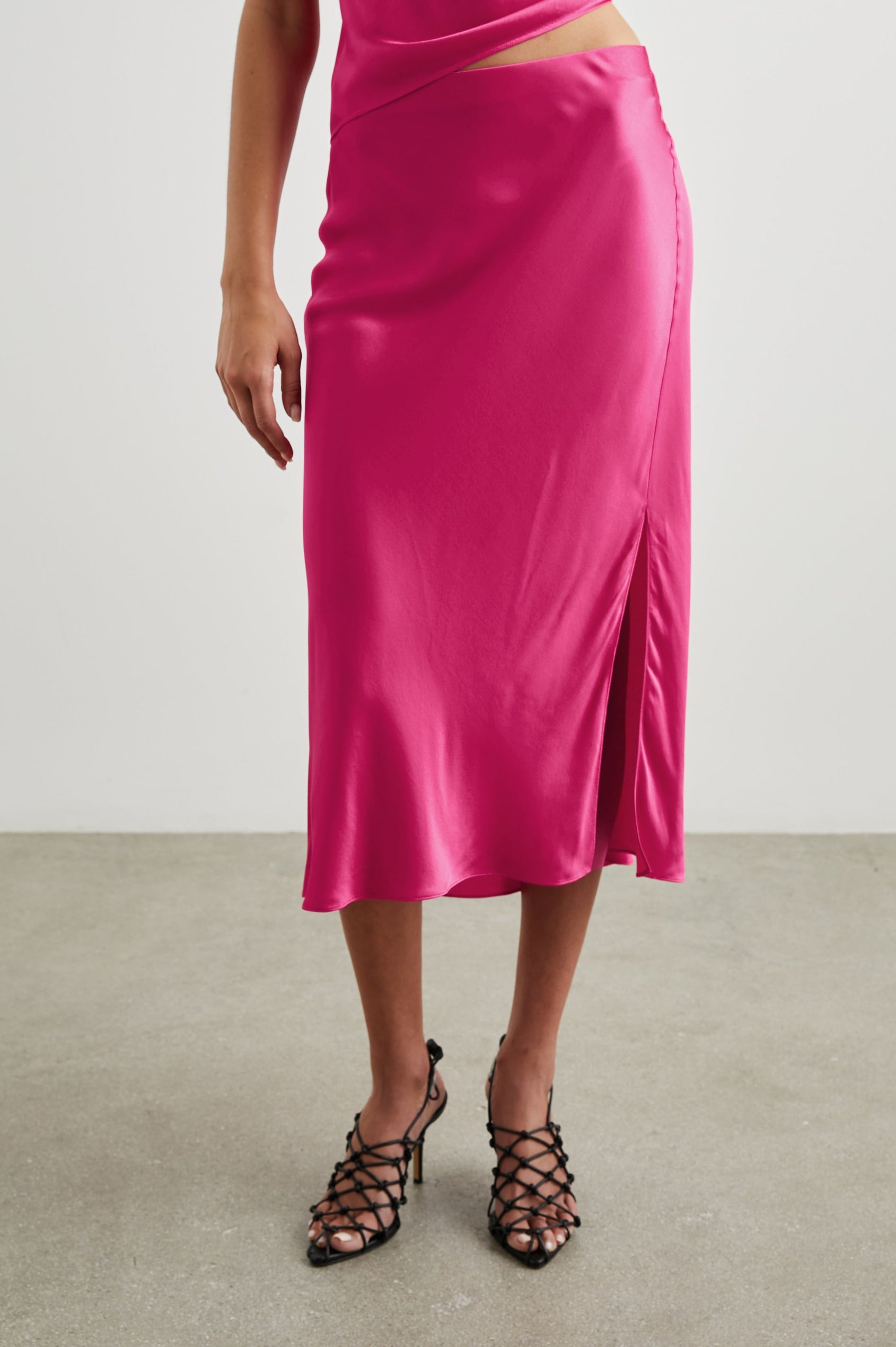 MAYA-MAGENTA-FRONT