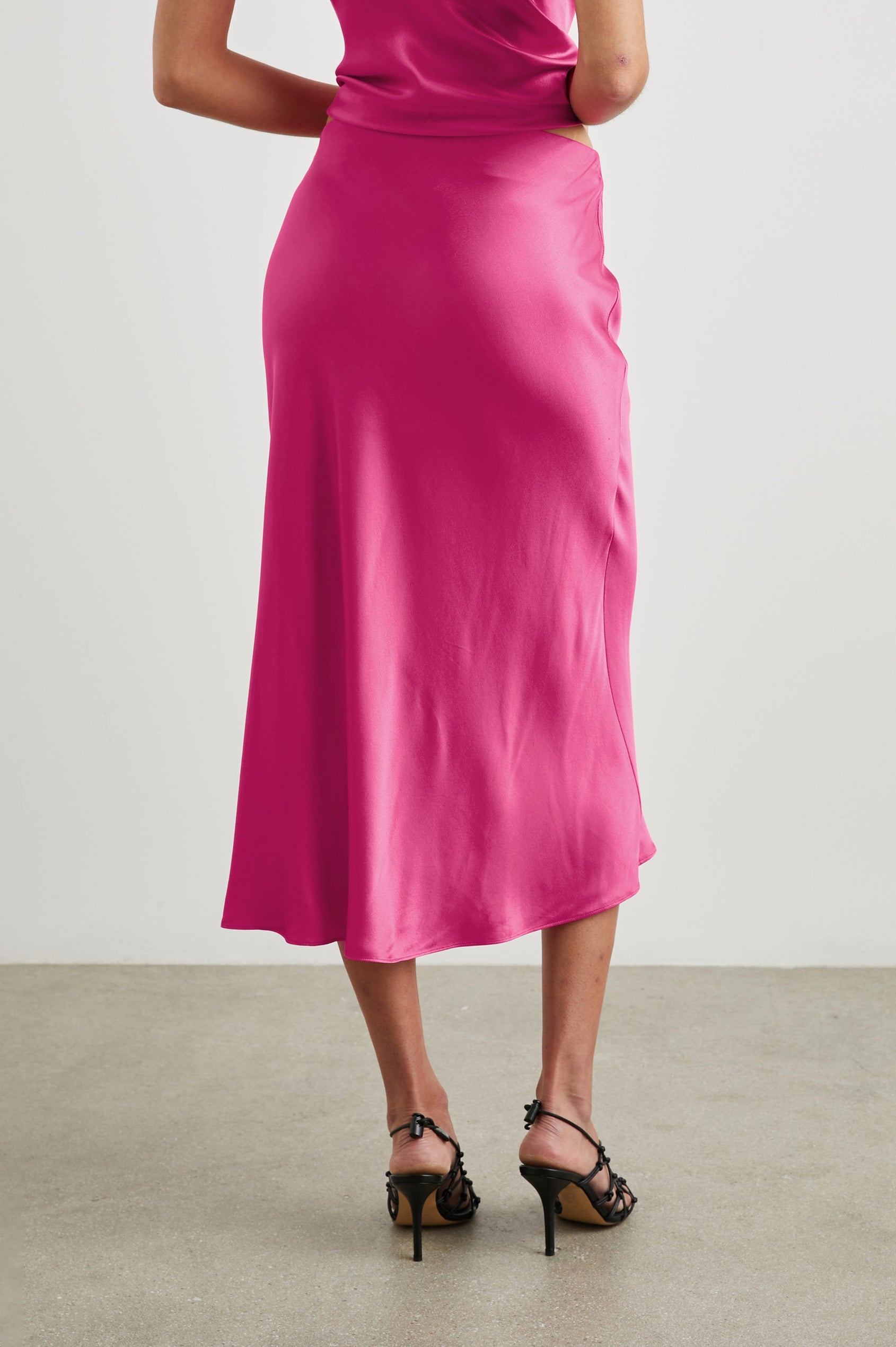 MAYA-MAGENTA-BACK