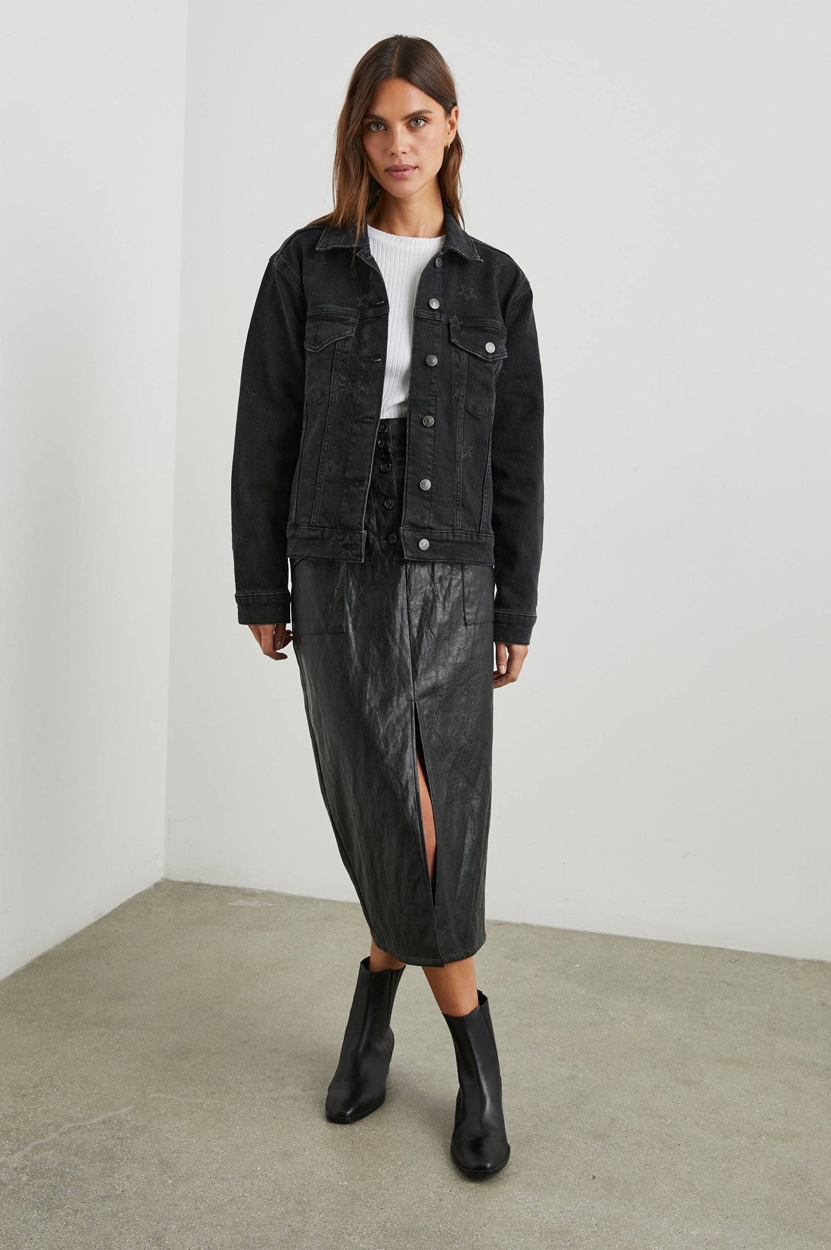 MULHOLLAND-FALLEN-STAR-FULL FRONT BODY