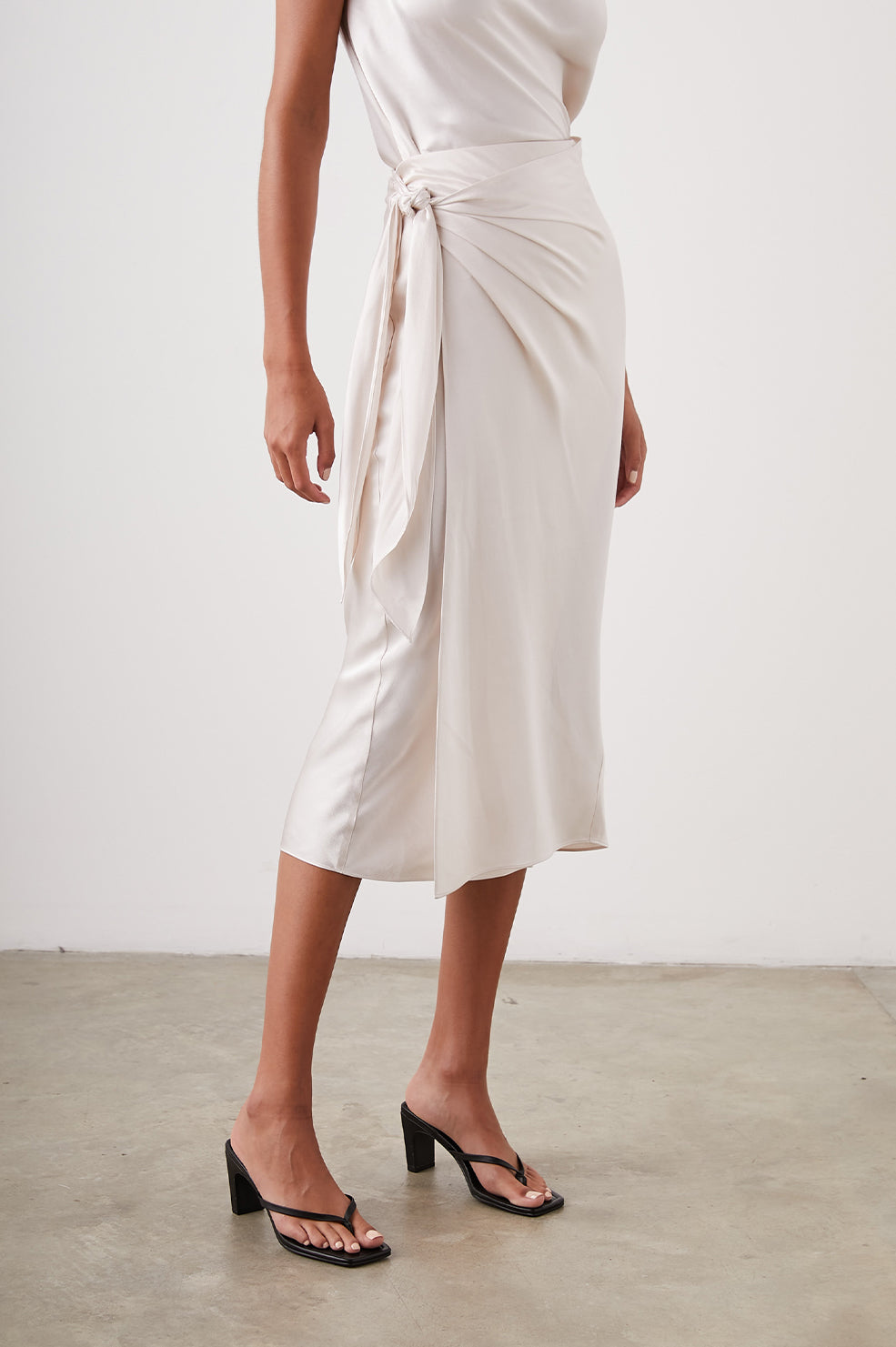 PAIGE SKIRT IVORY - SIDE ANGLE