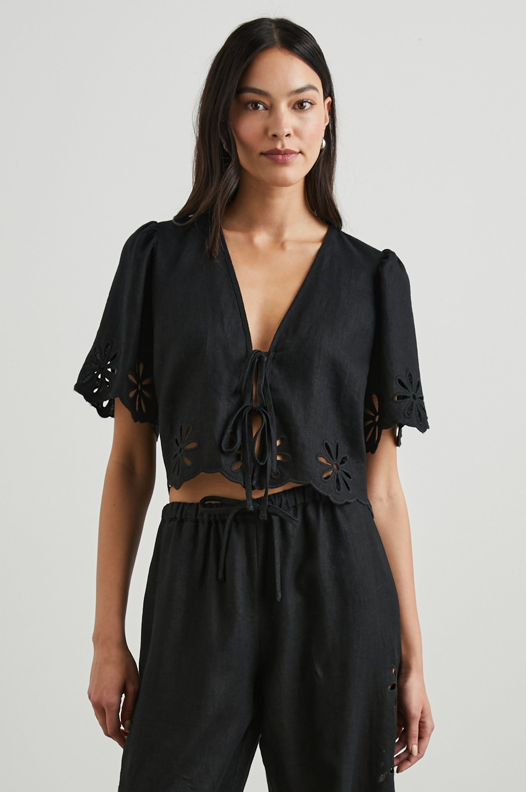 PARI-BLACK-FRONT