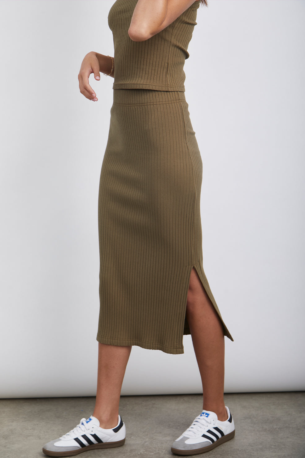 ANGIE SKIRT - OLIVE - SIDE VIEW IN MOTION