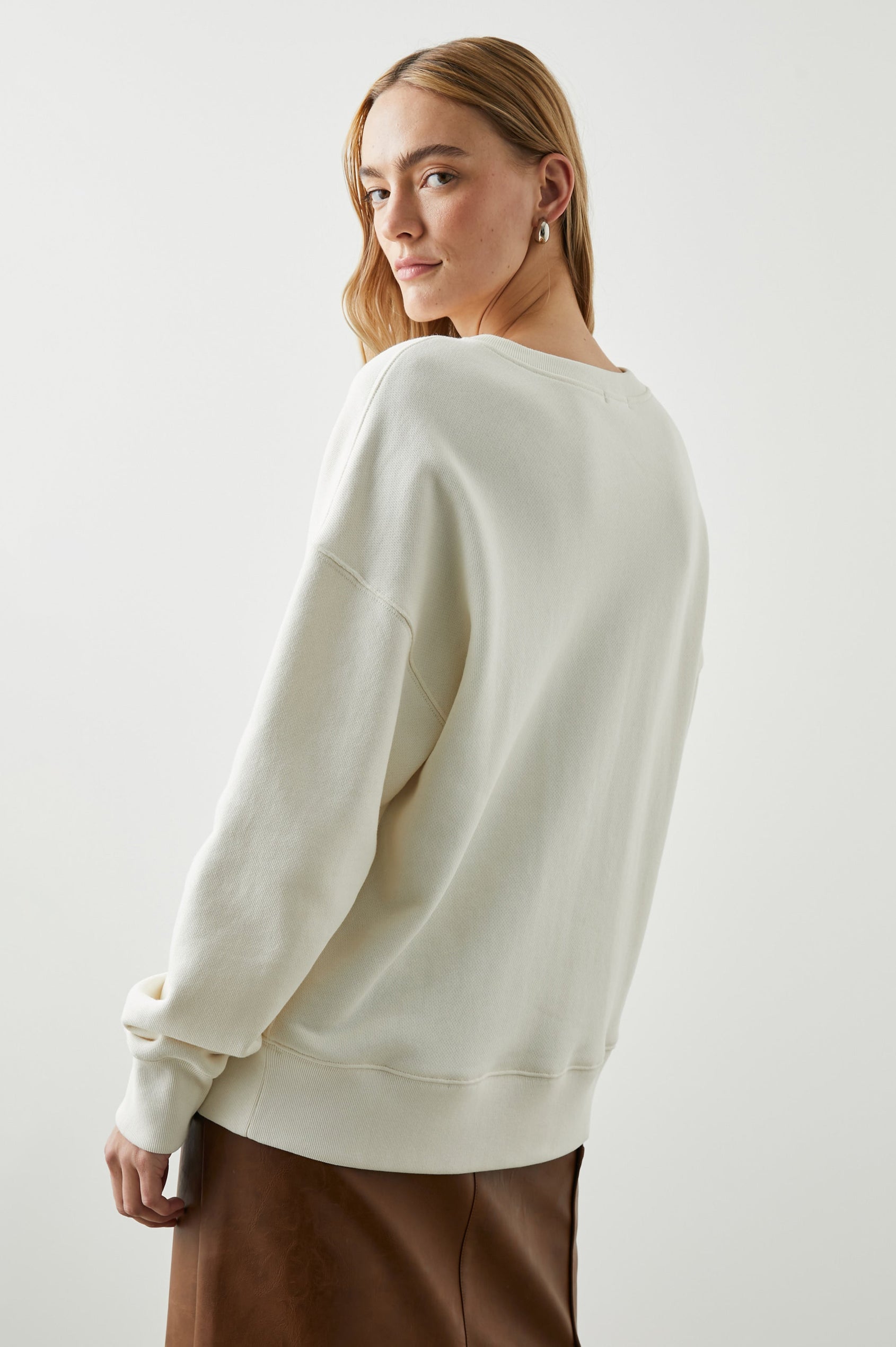 RELAXED-CREW-SWEATSHIRT-IVORY-RAILS-RACING-BACK