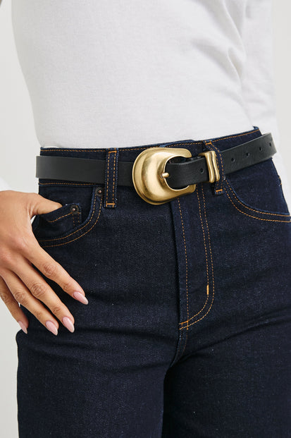 RODEO-BELT-BLACK-GOLD-FRONT