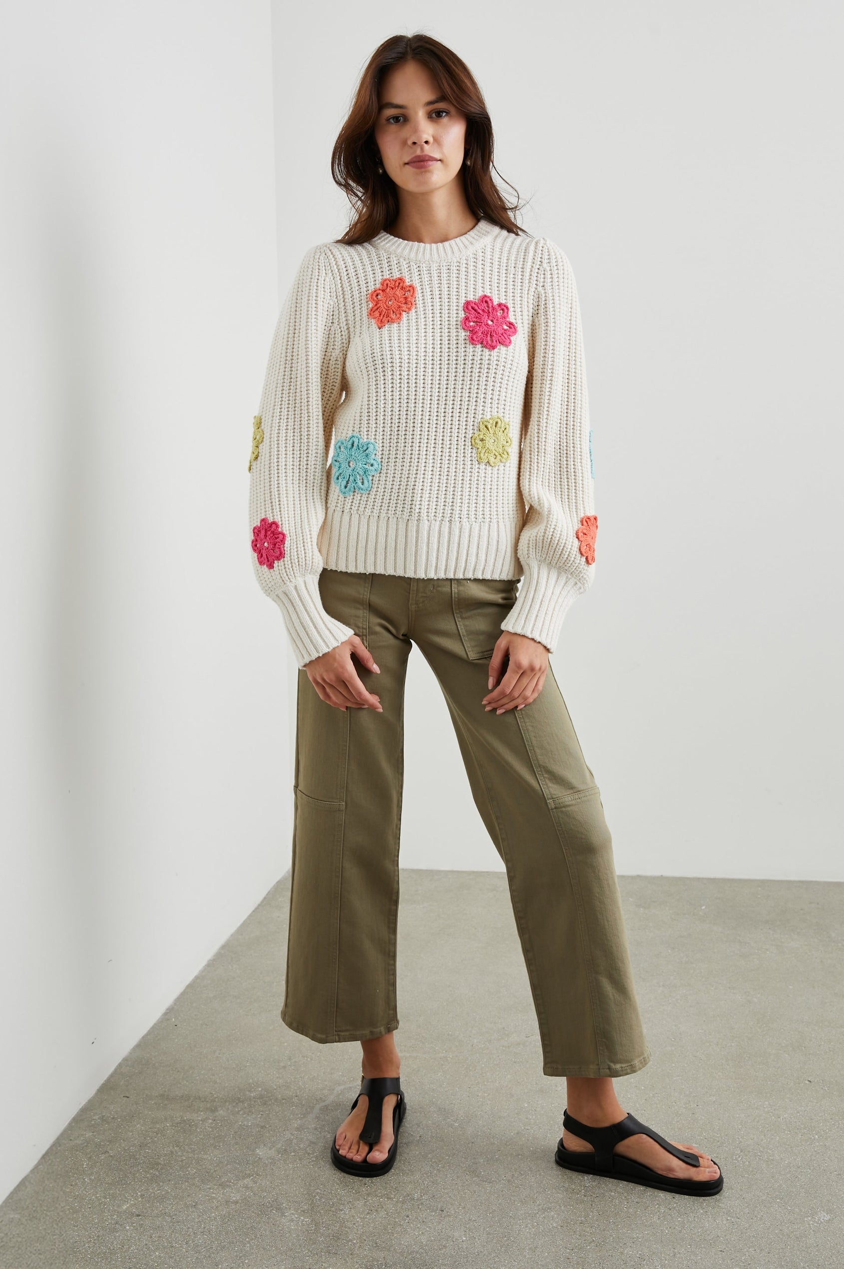 ROMI-IVORY-MULTI-DAISIES-FULL FRONT BODY