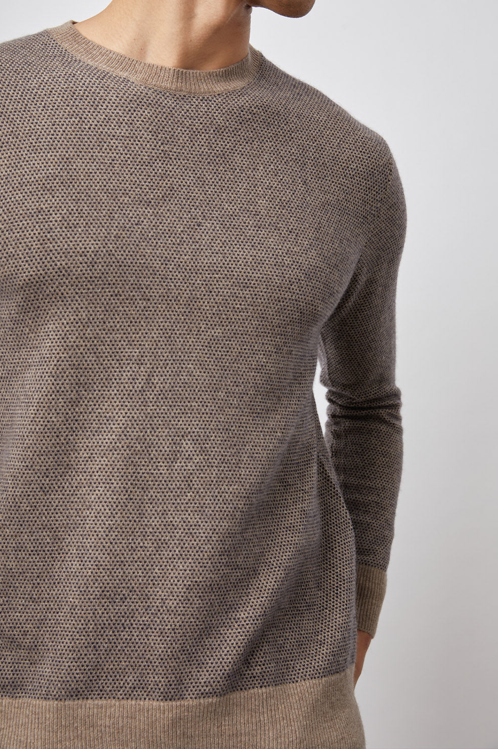 RUNE SWEATER FLAX NAVY - FRONT PATTERN DETAILS