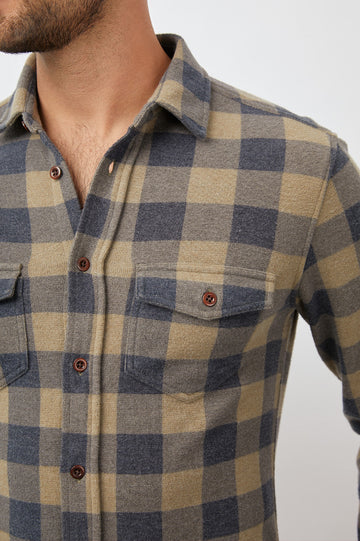 SAMPSON SHIRT WHEAT CONCRETE - FRONT POCKET DETAILS
