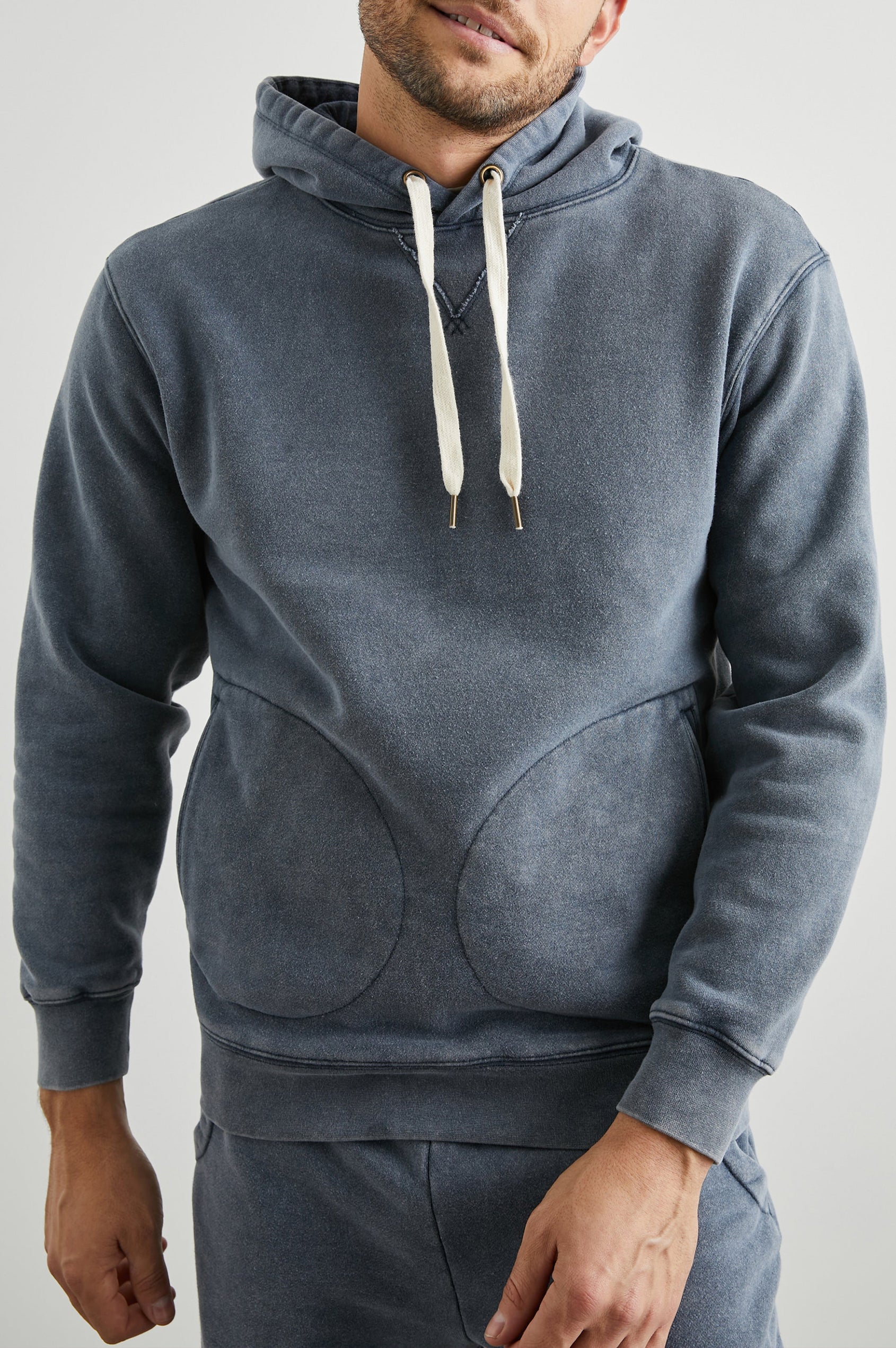 SATCHEL-HOODIE-SUNBLEACHED-NAVY-FRONT