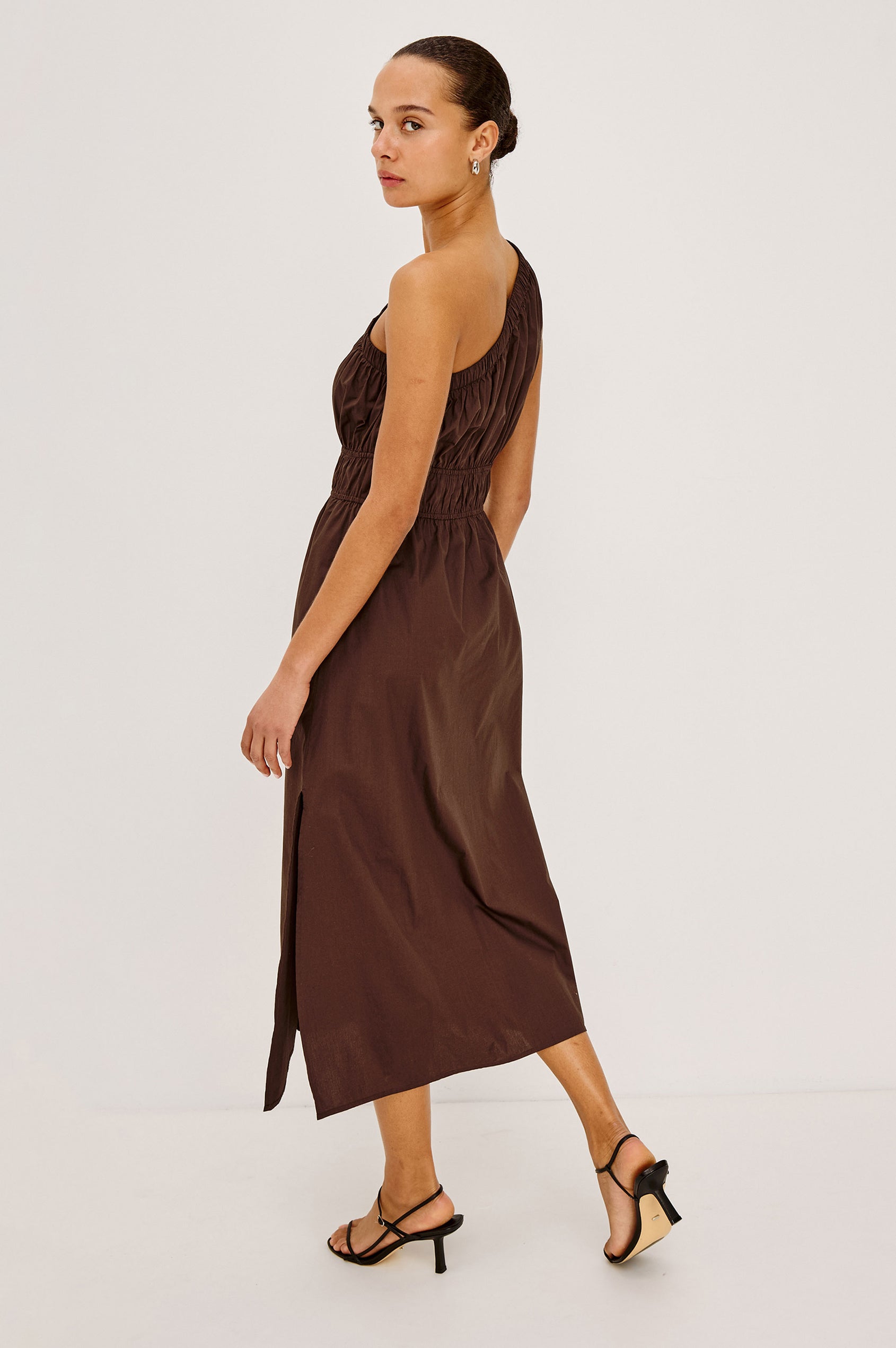 espresso midi dress Timeless Ruched Midi Dress Elegant Sleeveless Midi Dress with Flattering Waist Detail L