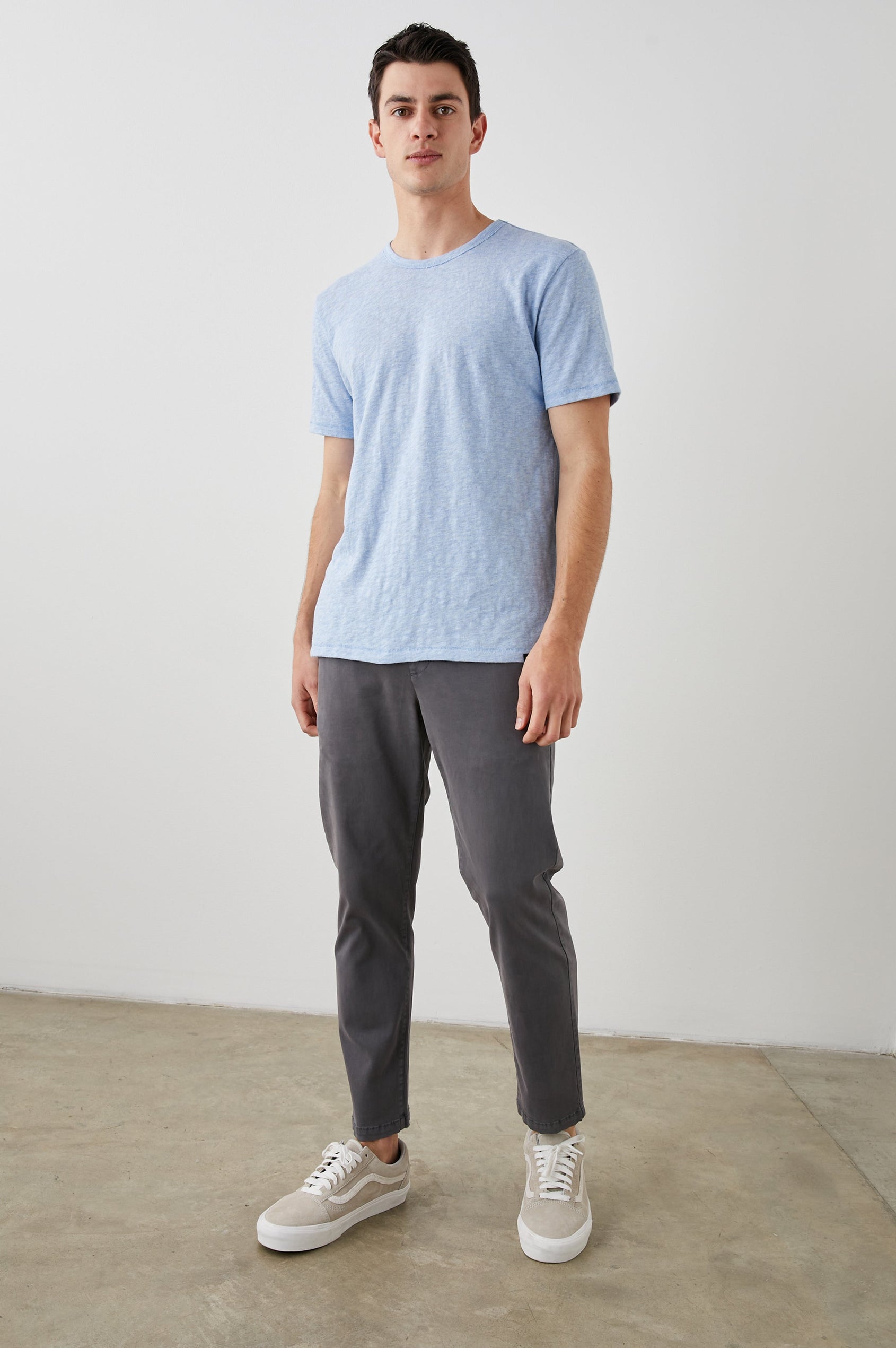 SKIPPER MIRAGE HEATHER T-SHIRT - FRONT FULL BODY IN MOTION
