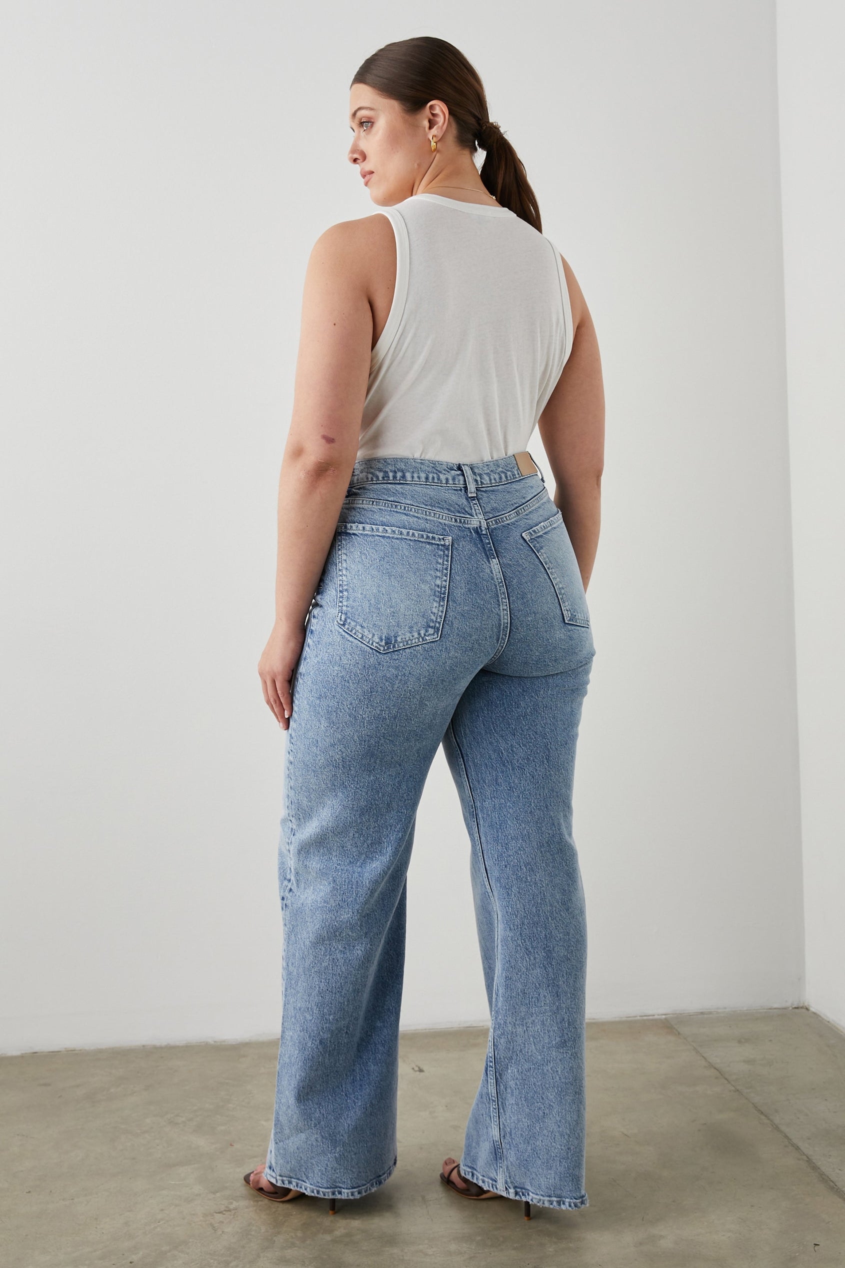 THE GETTY SNOWBIRD - BACK MODEL 2