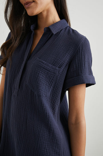 VALERIE-NAVY-SLEEVE DETAIL