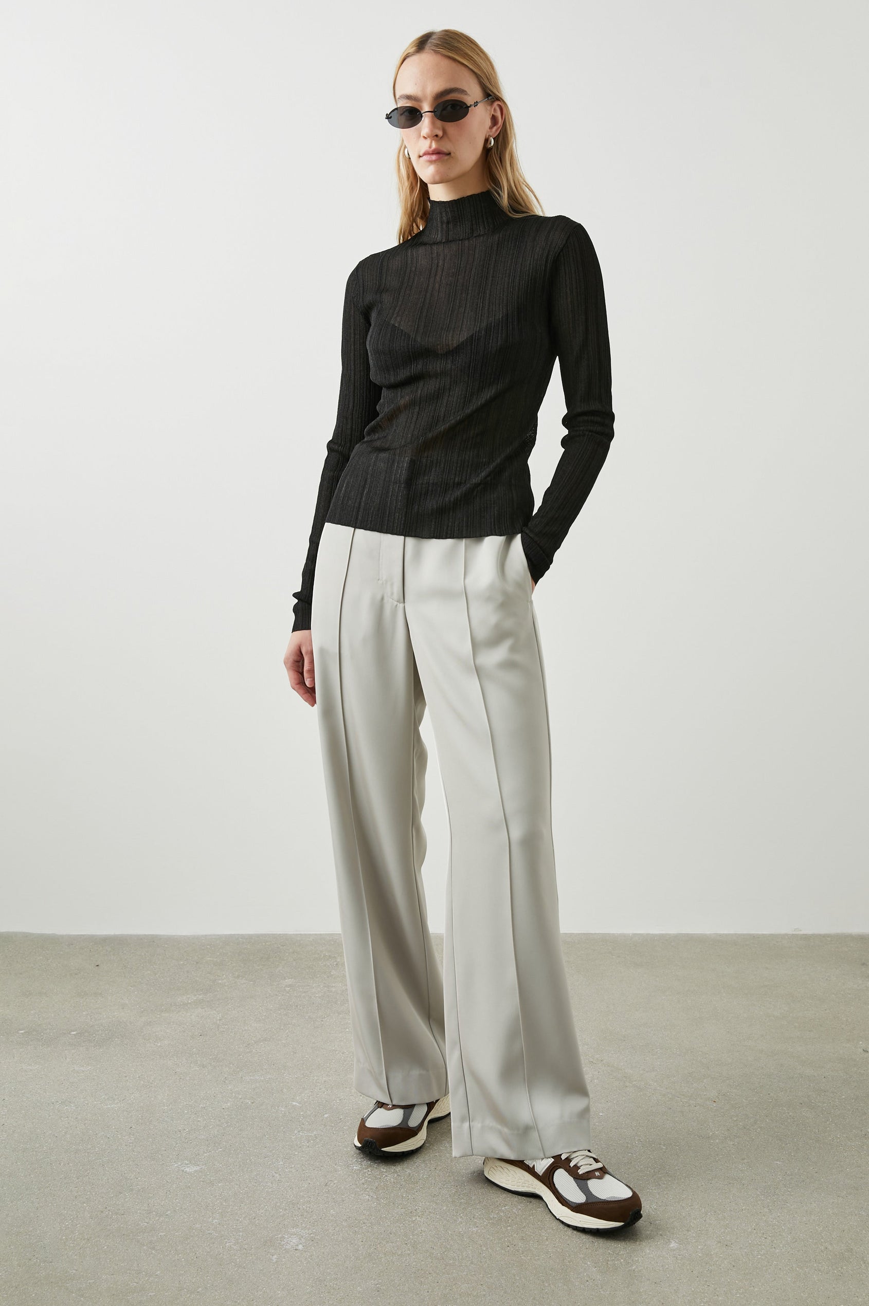 VIVIENNE-BLACK-FULL FRONT BODY
