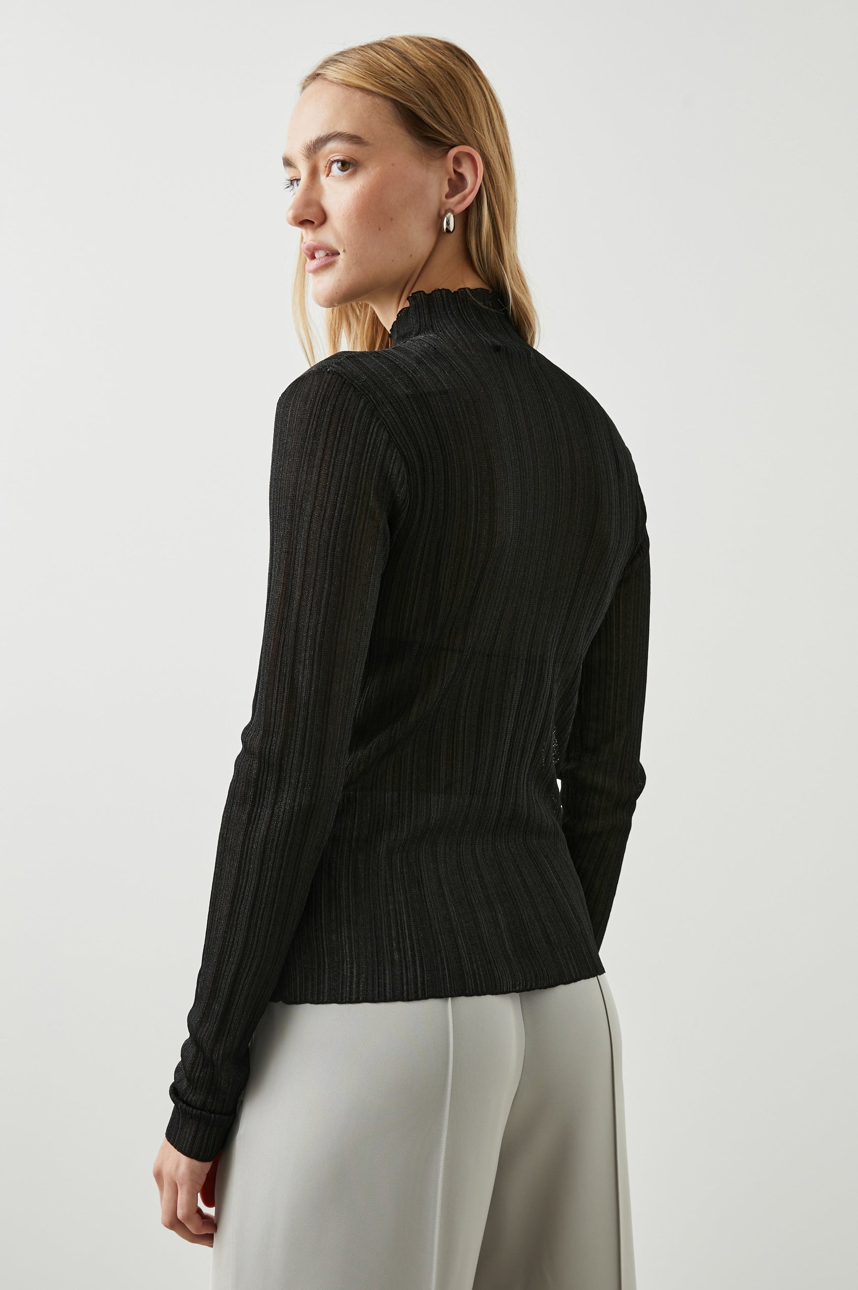 VIVIENNE-BLACK-SIDE ANGLE